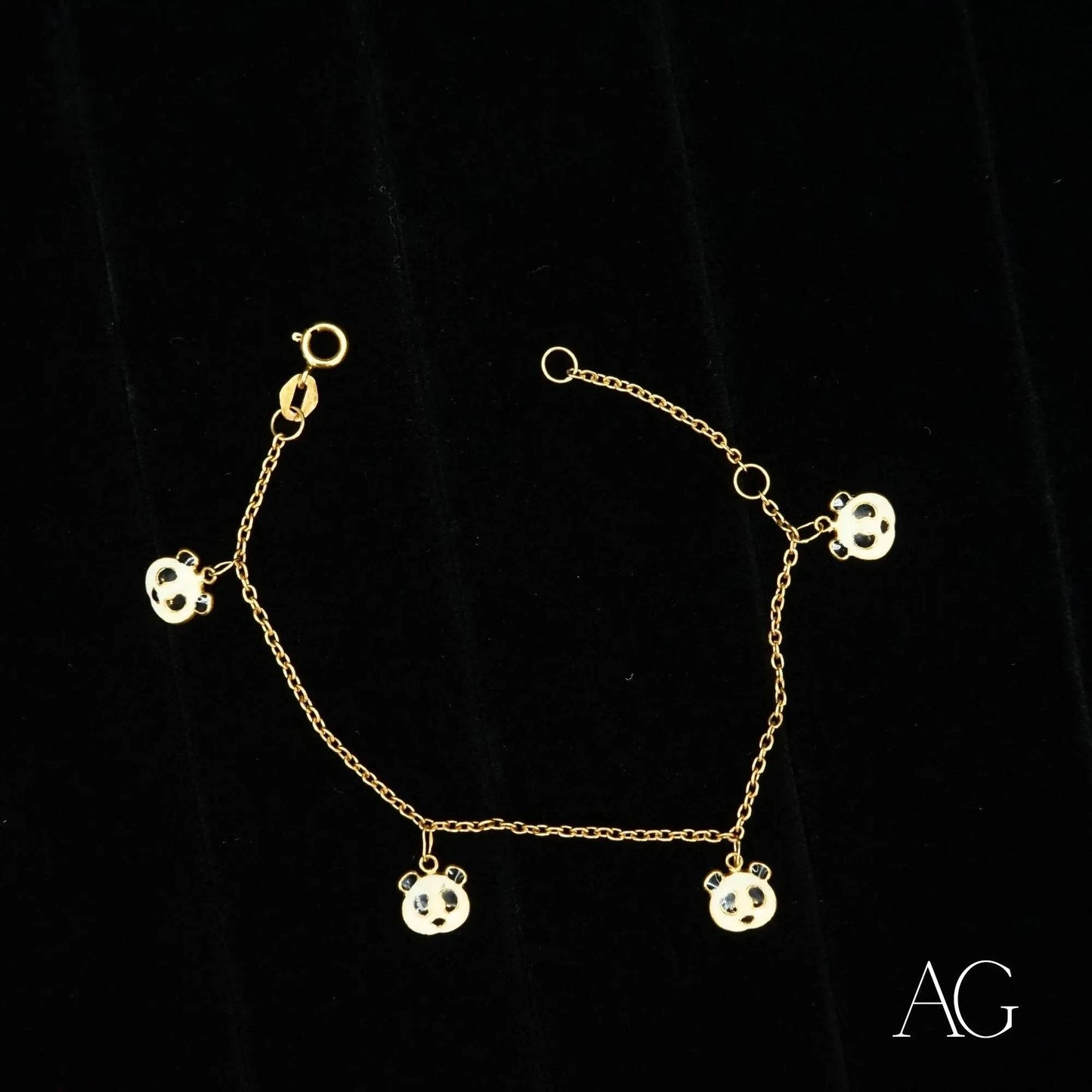 18k gold panda bracelet featuring a gold chain with skull-shaped charms
