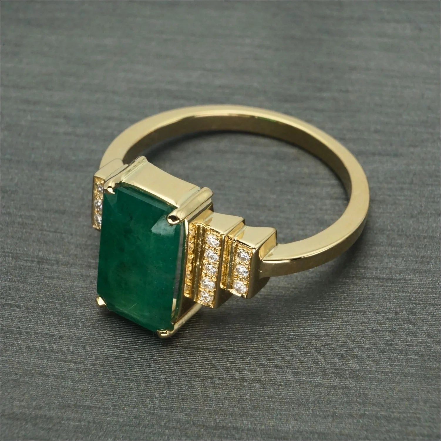 Exquisite 18k Gold Ring with 2.3ct Emerald | Rings