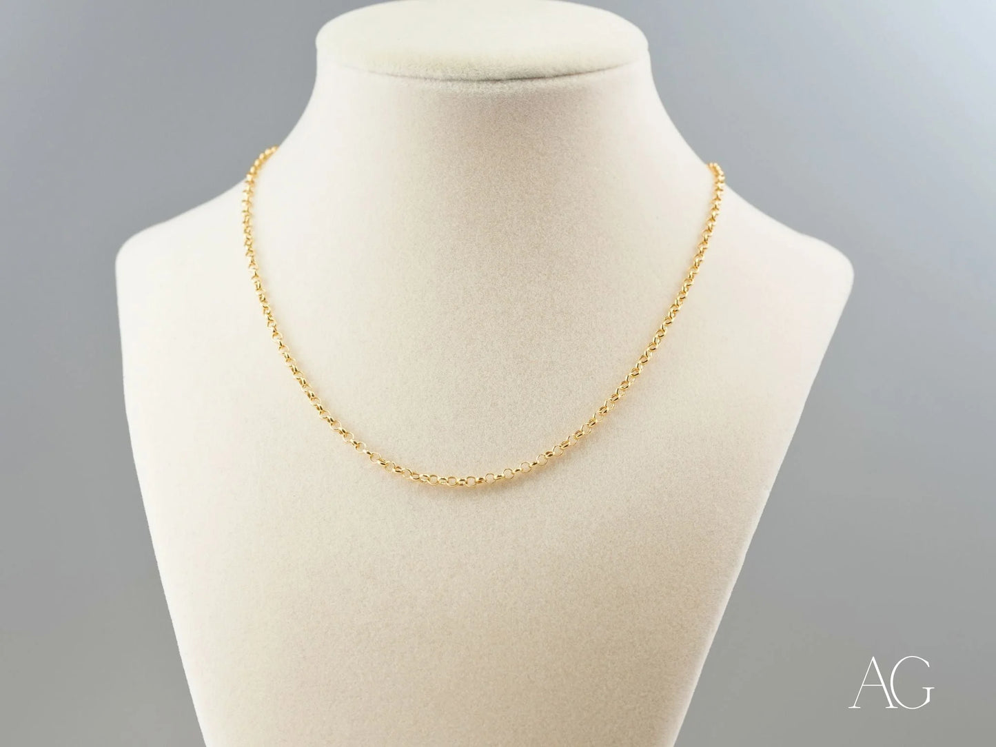 Elegant 18K solid gold Rolo chain necklace, featured in Art Gold Jewelry collection