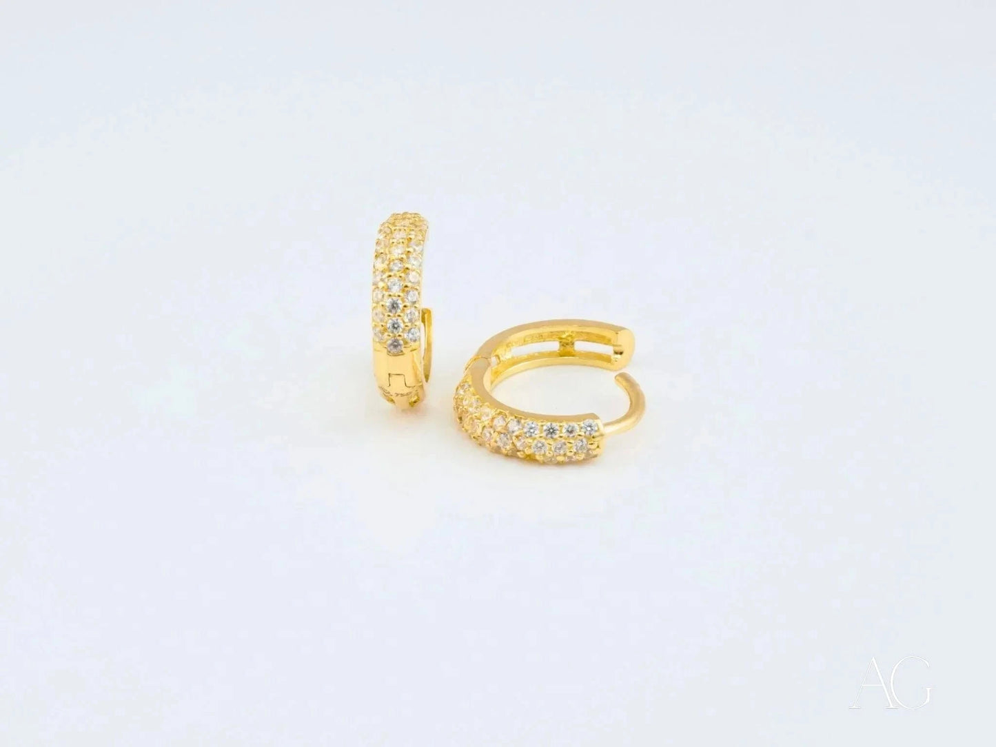 Gold hoop earrings with diamond accents in 18k yellow gold for everyday elegance