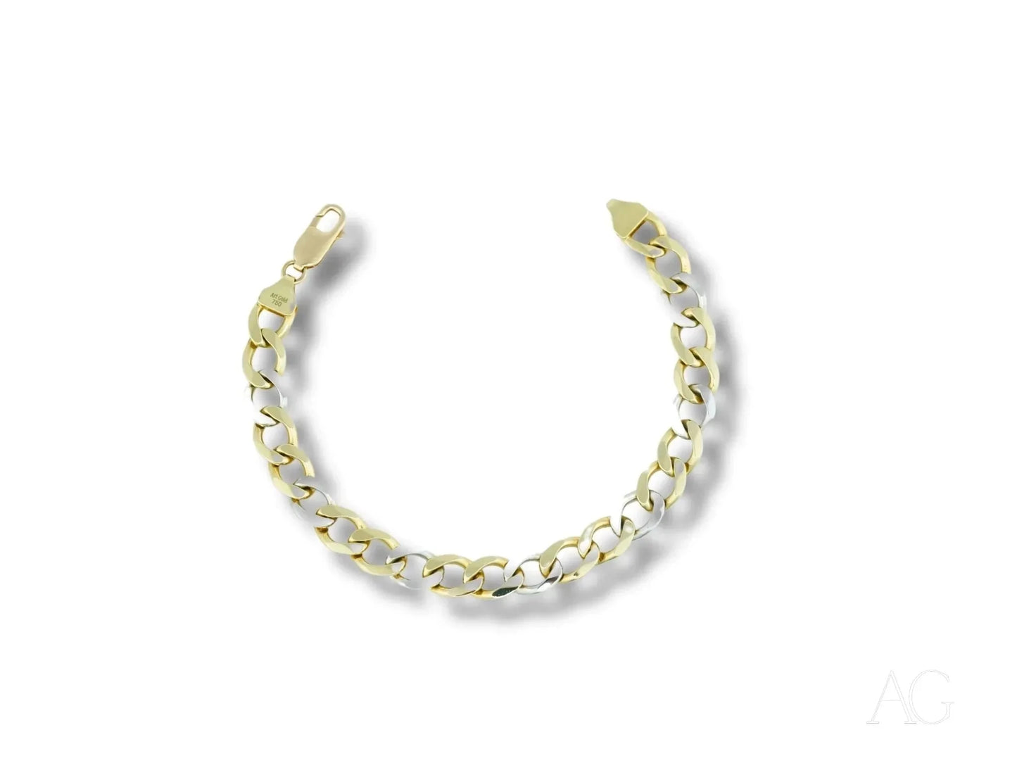 Gold chain bracelet with interlocking links from Discover art gold jewelry collection