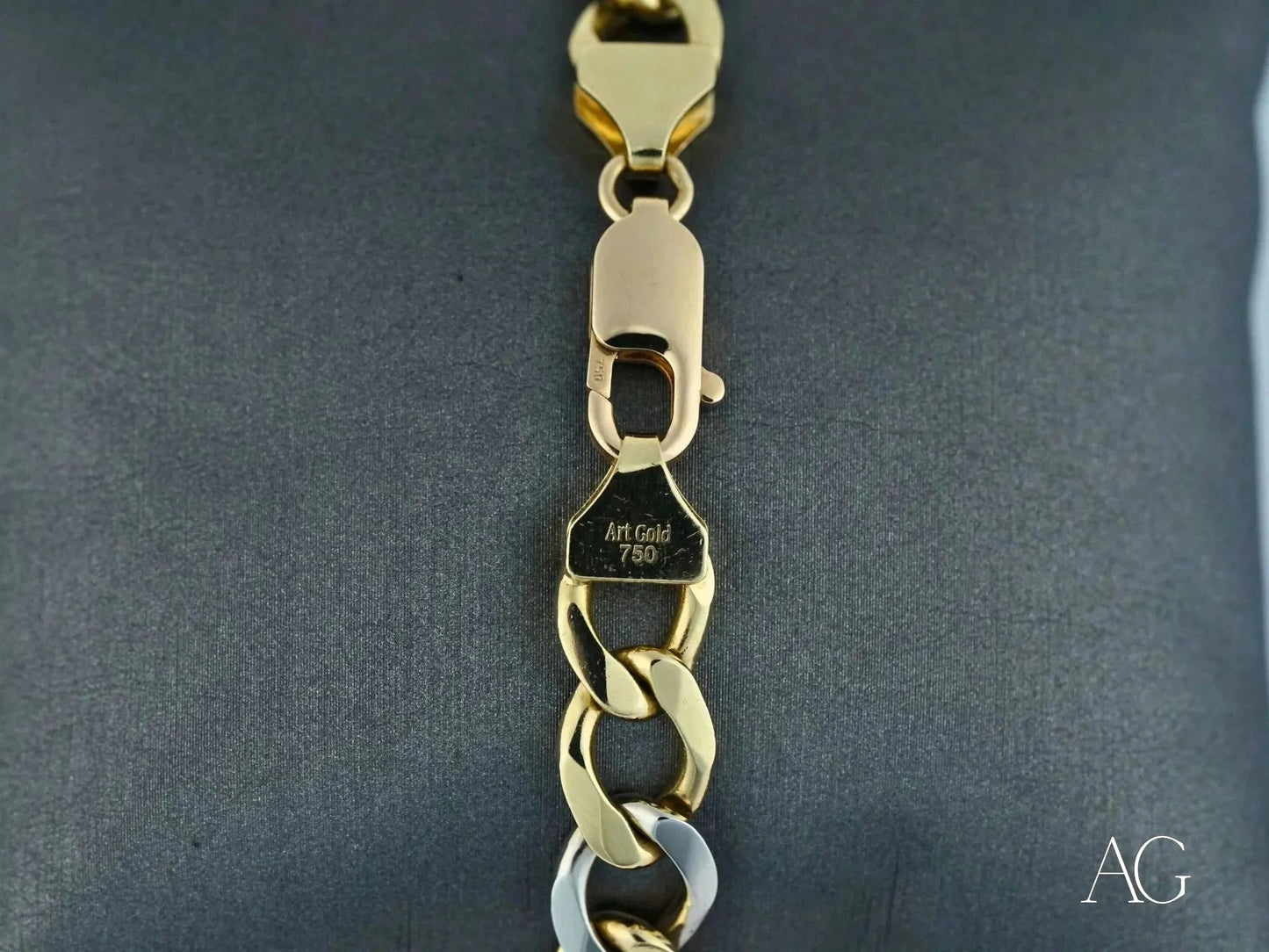 Gold and silver chain bracelet with clasp from Discover Art Gold Jewelry collection