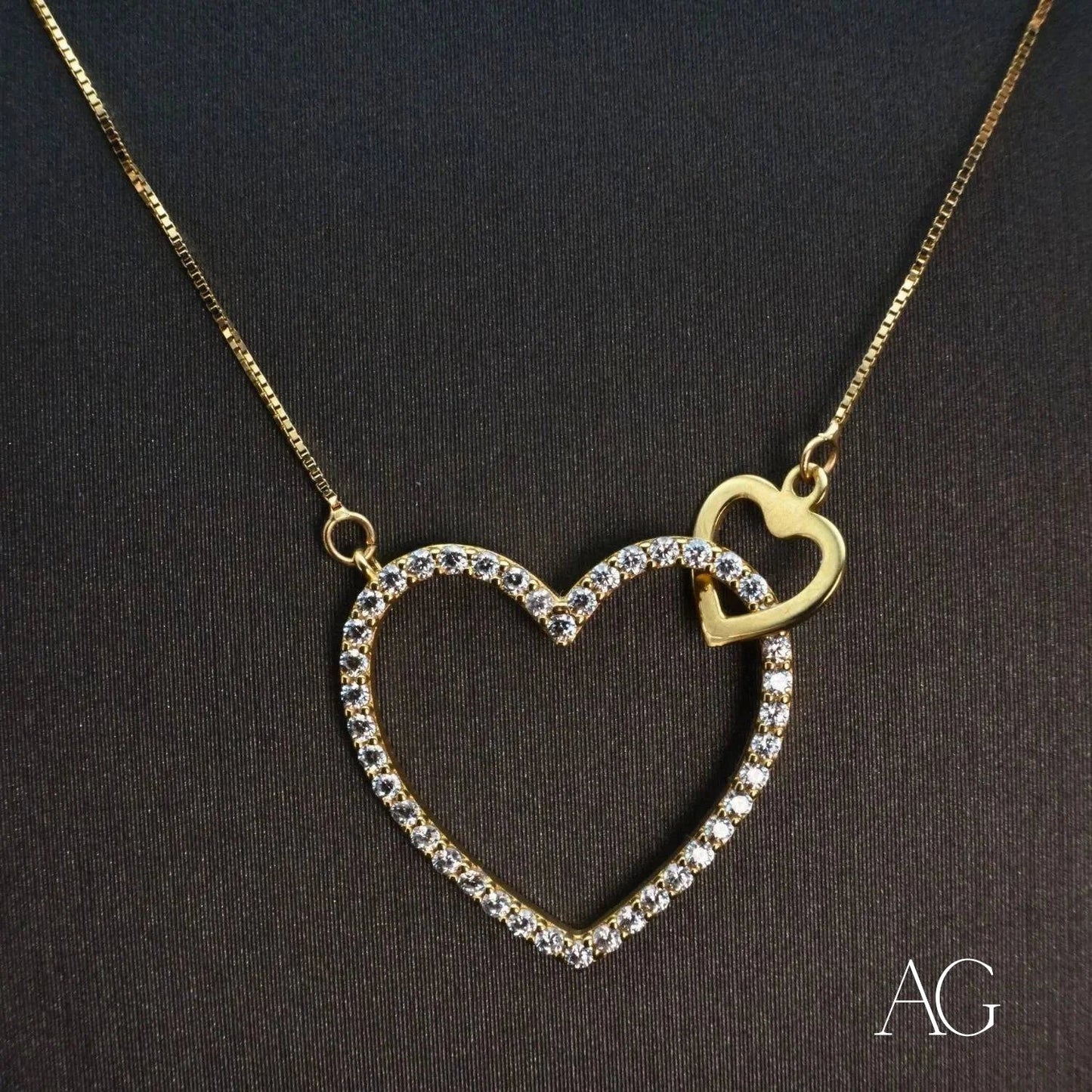 Elegant 18k Gold Heart Necklace with diamond adornments for stunning gold jewelry