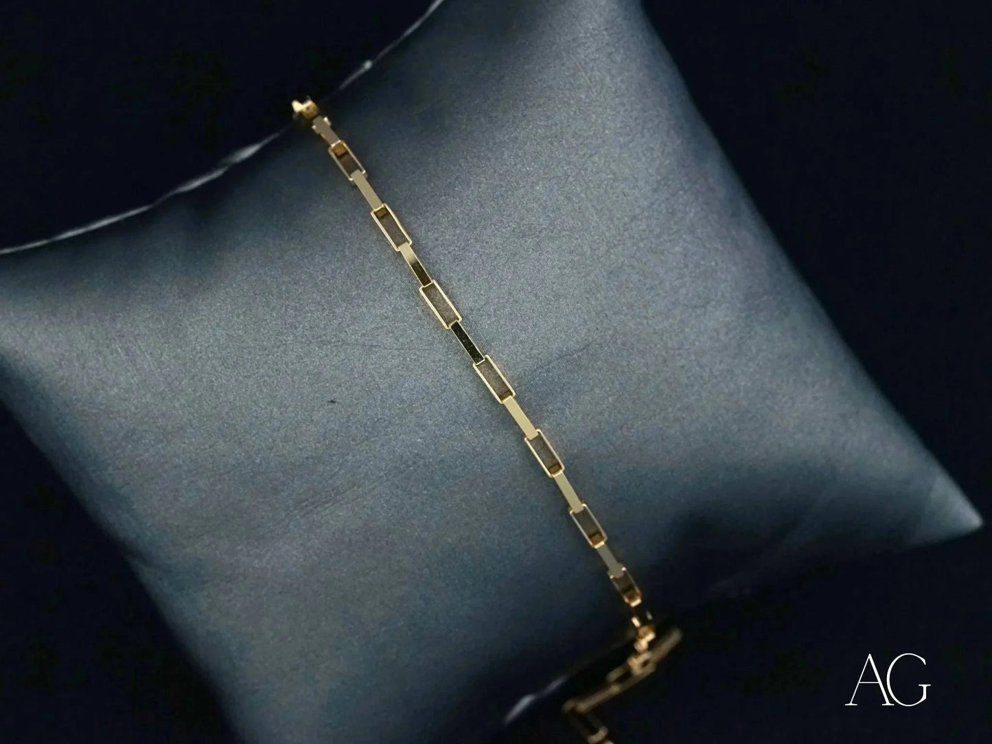 Elegant Solid 18k Gold Brick Link Bracelet with Elongated Rectangular Links