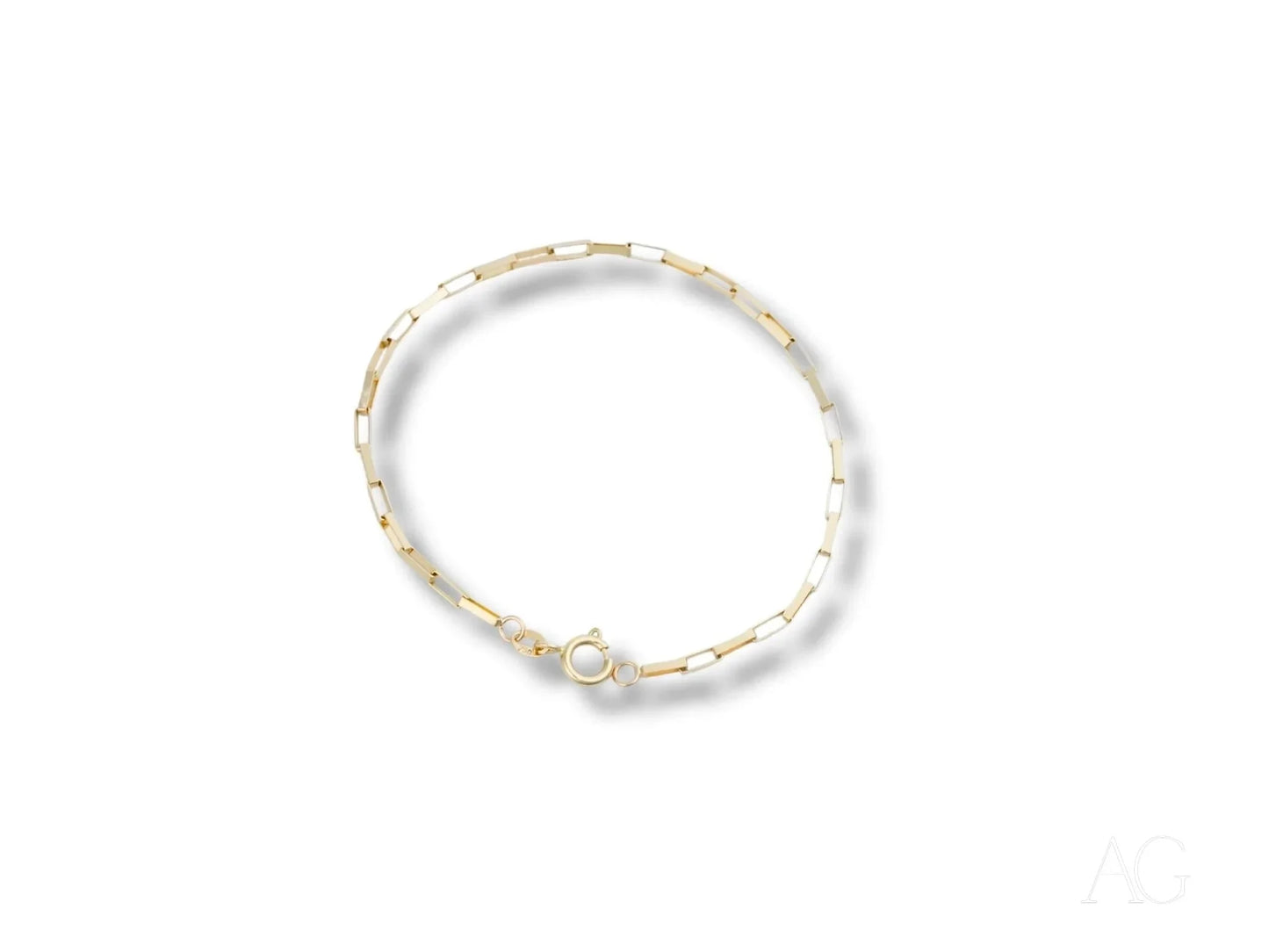Delicate bracelet with white and gold beads, featuring a solid 18k gold brick link design