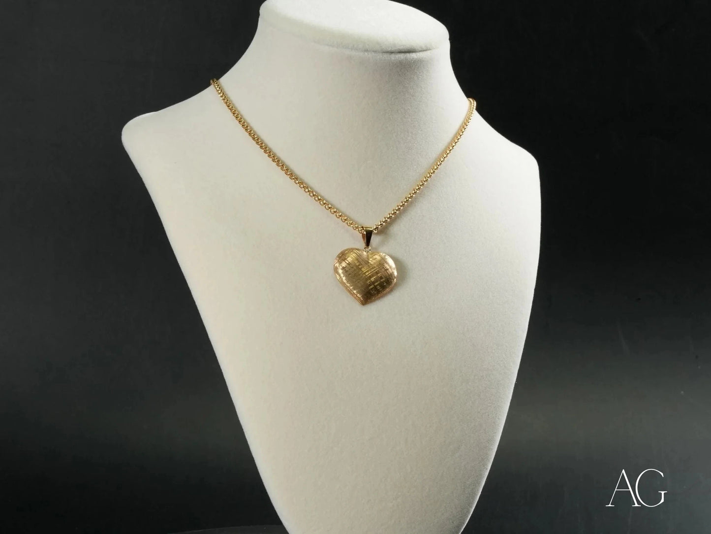 Gold heart pendant locket on a delicate chain, crafted from 18k gold for elegance