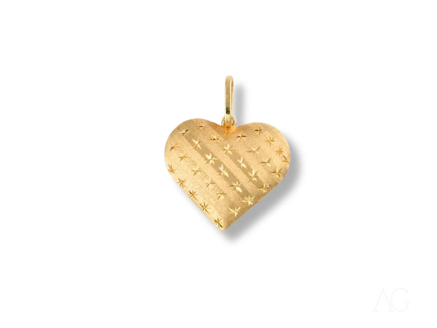 18k gold heart pendant featuring a textured diagonal stripe pattern