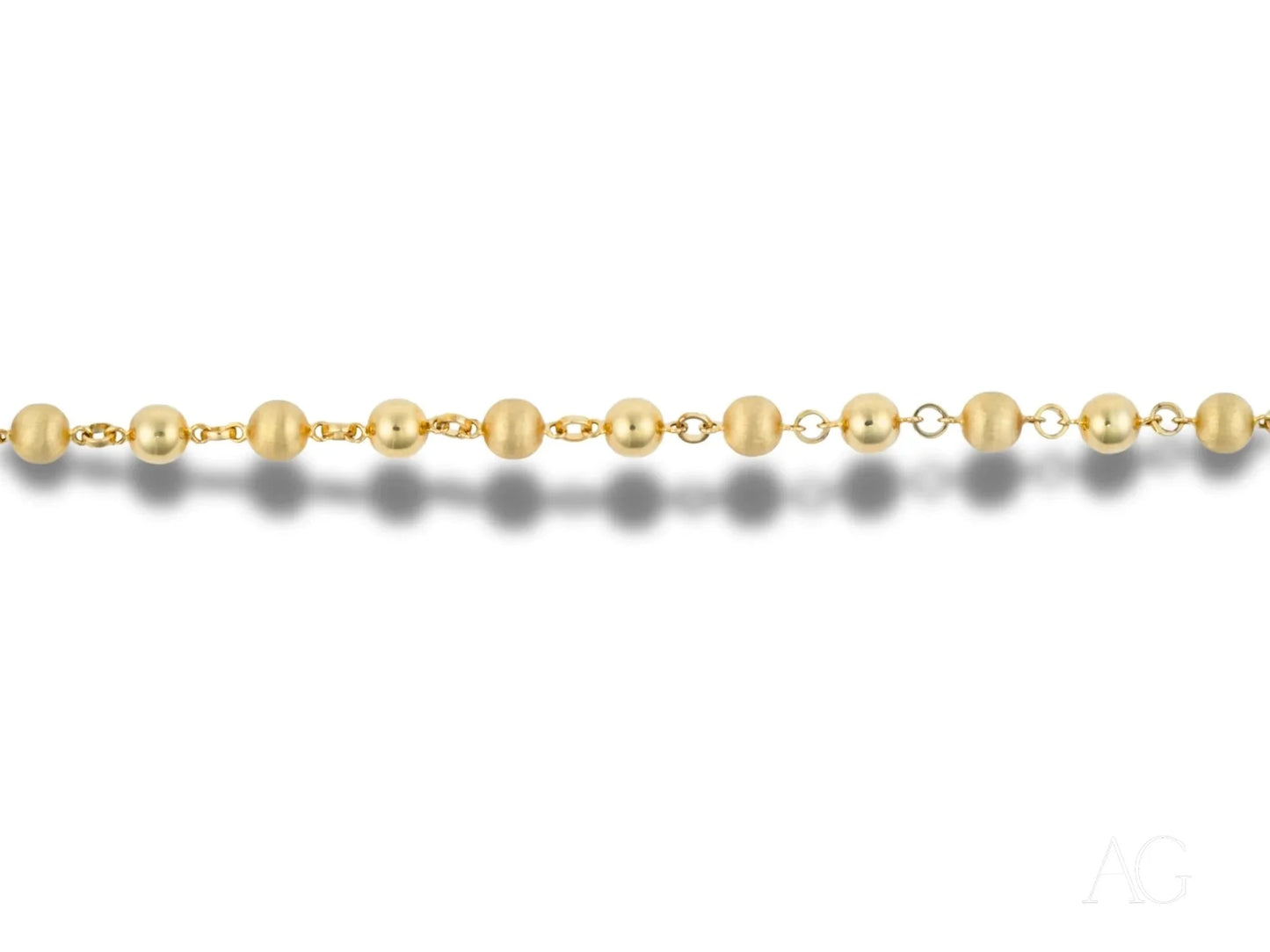 Gold and pearl bracelet with spring ring clasp and alternating round beads