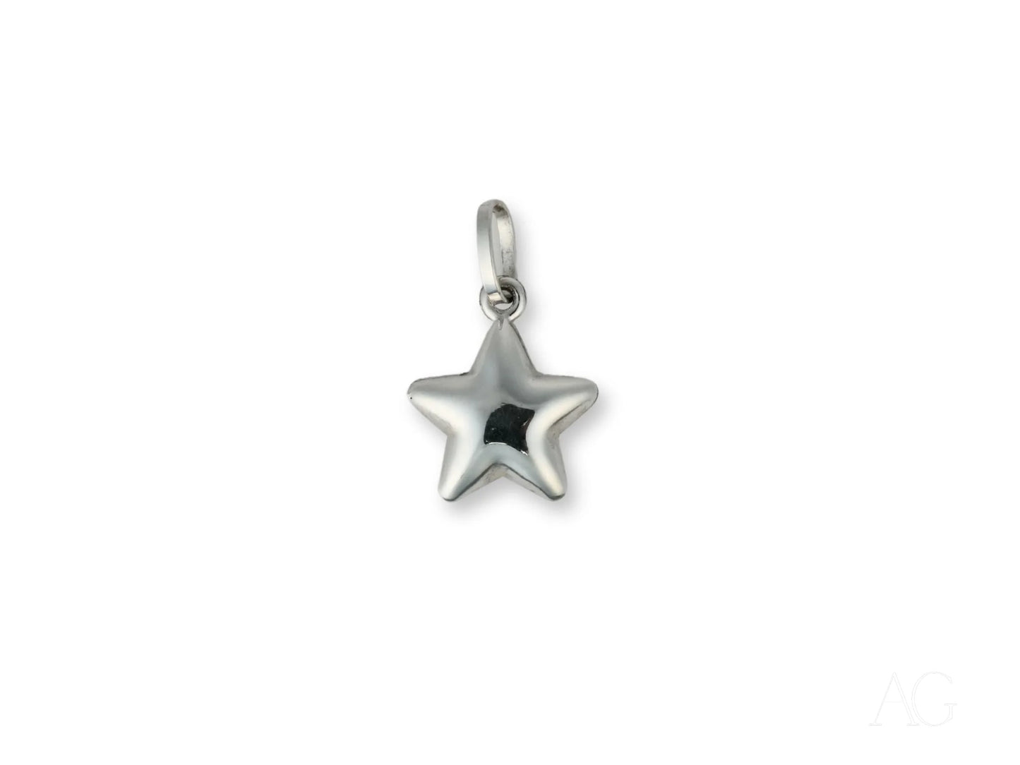 Silver star-shaped pendant charm in 18k white gold with polished metallic finish