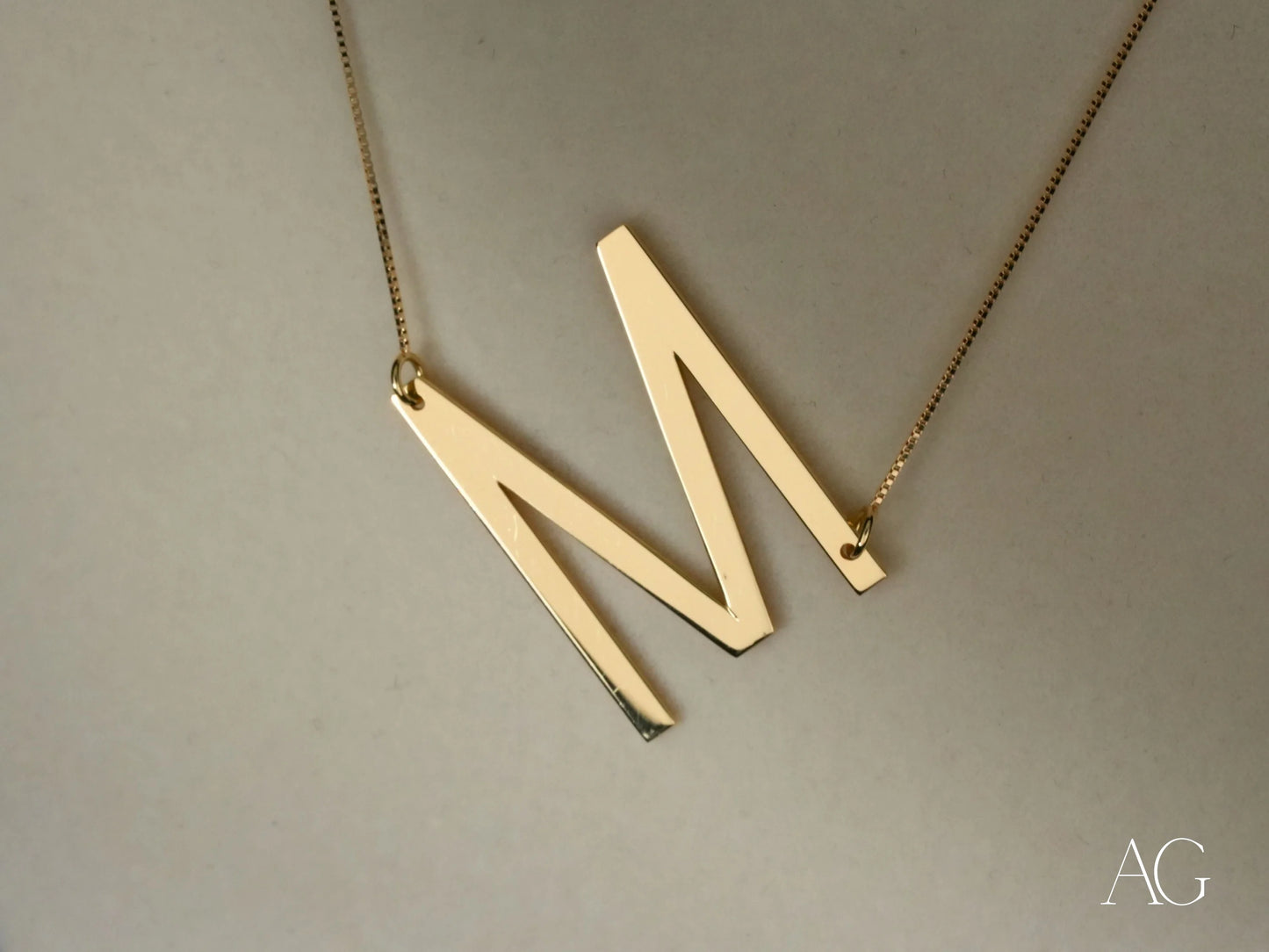 Gold letter M initial letter pendant necklace with box chain for personalized jewelry