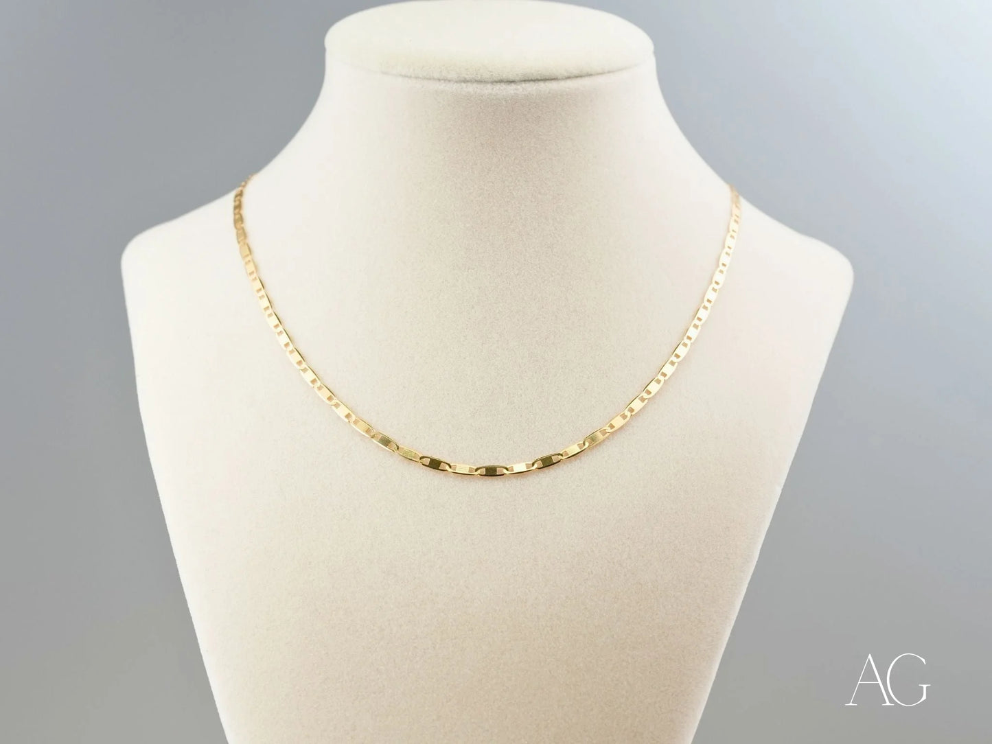 Gold piastrine chain on mannequin in Sleek 18K Gold Piastrine Chain product image