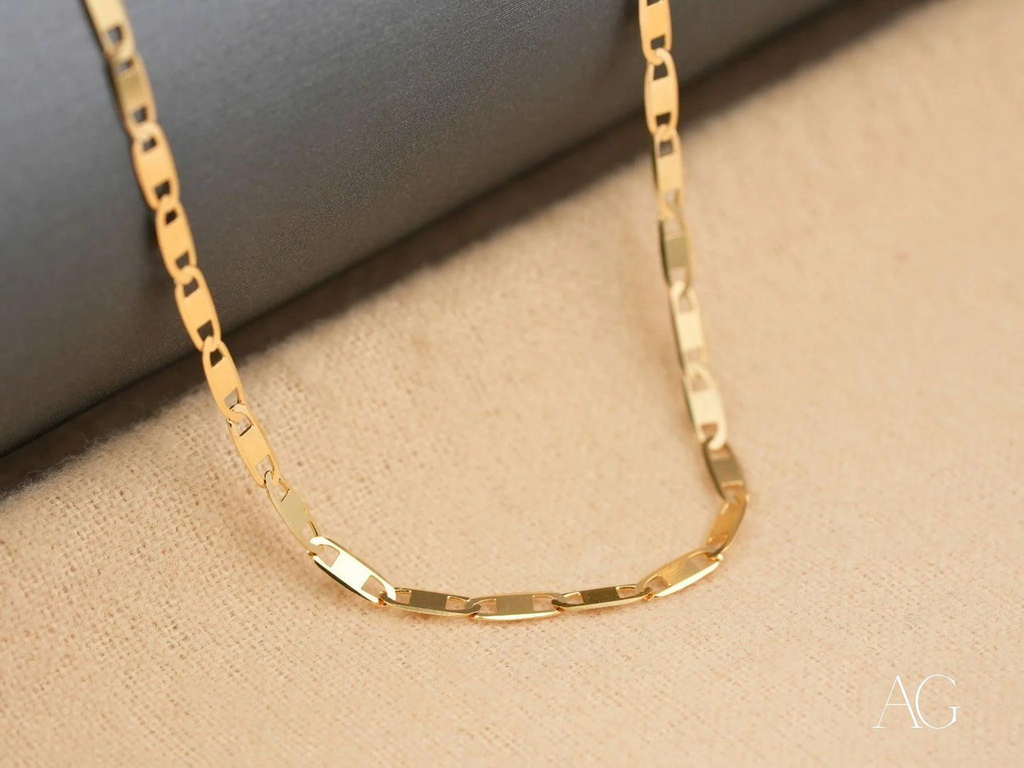Elegant 18K solid gold piastrine chain necklace from Sleek 18K Gold Piastrine Chain