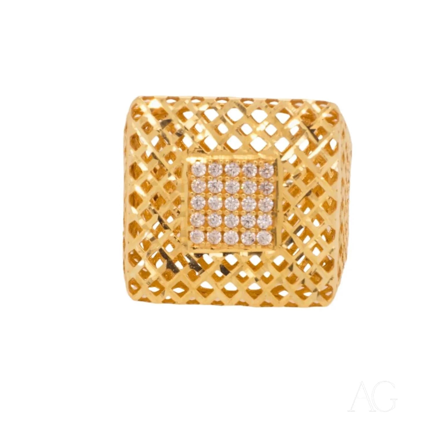 Gold ring adorned with lattice design and diamond accents in 18k gold