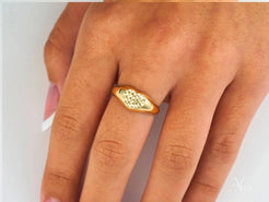 Elegant 18k yellow gold heart ring with a patterned face worn on a finger