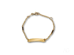 Elegant 18k gold kid’s bracelet with curved name plate and jaseron mesh lobster lock