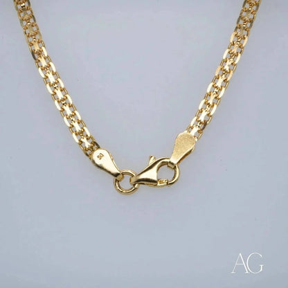 18k gold anklet with modern clasp design, elegant and luxurious.