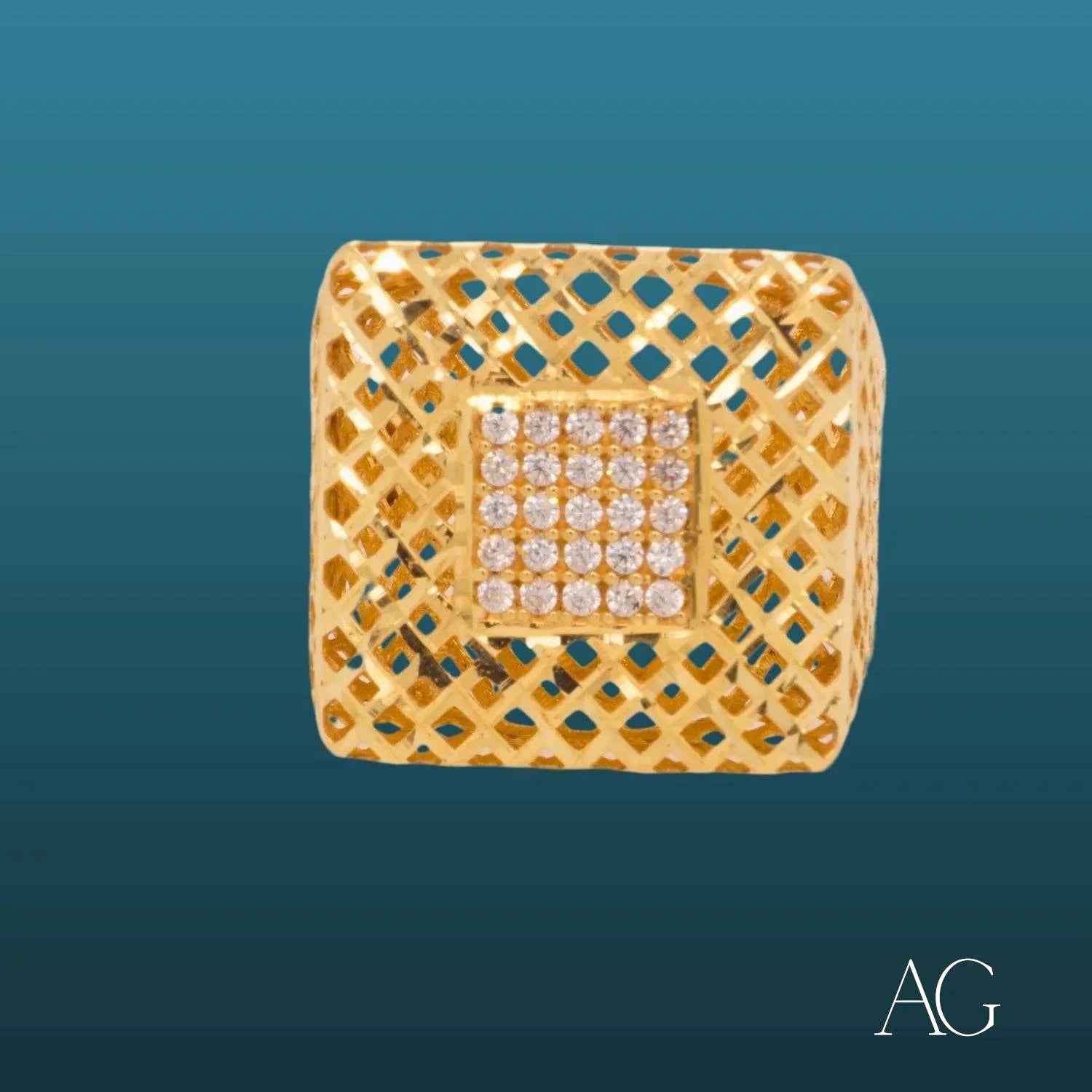 18k gold ring adorned with lattice design and diamond-studded center for radiant elegance