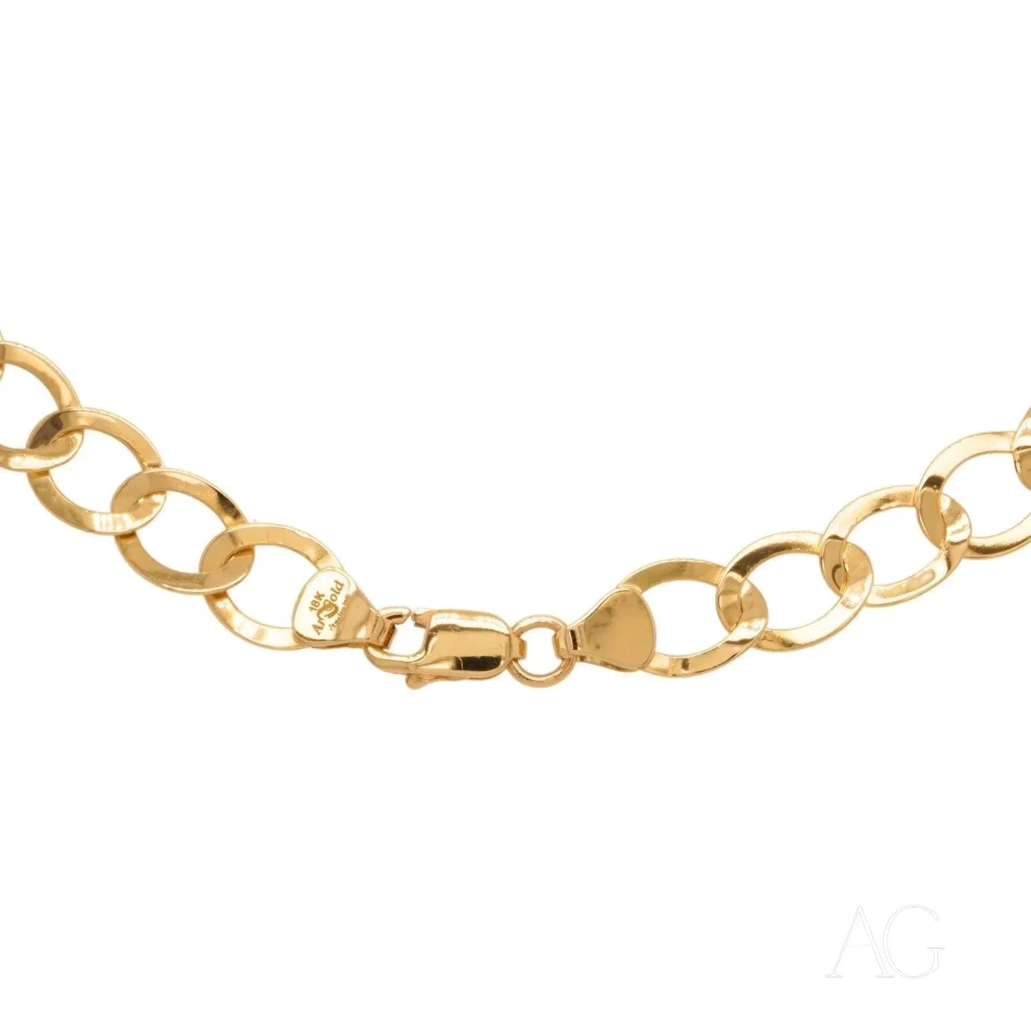 18k gold chain necklace with oval links and clasp in classic link style