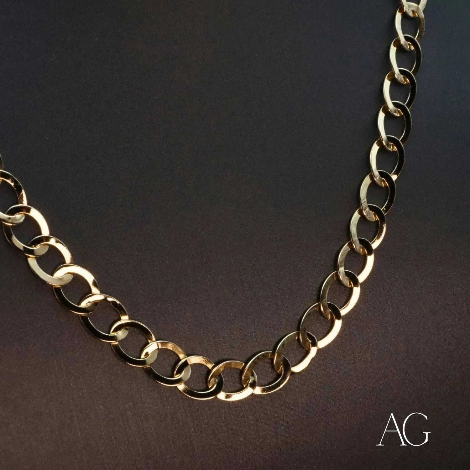 18k gold classic link chain necklace with interlocking circular links