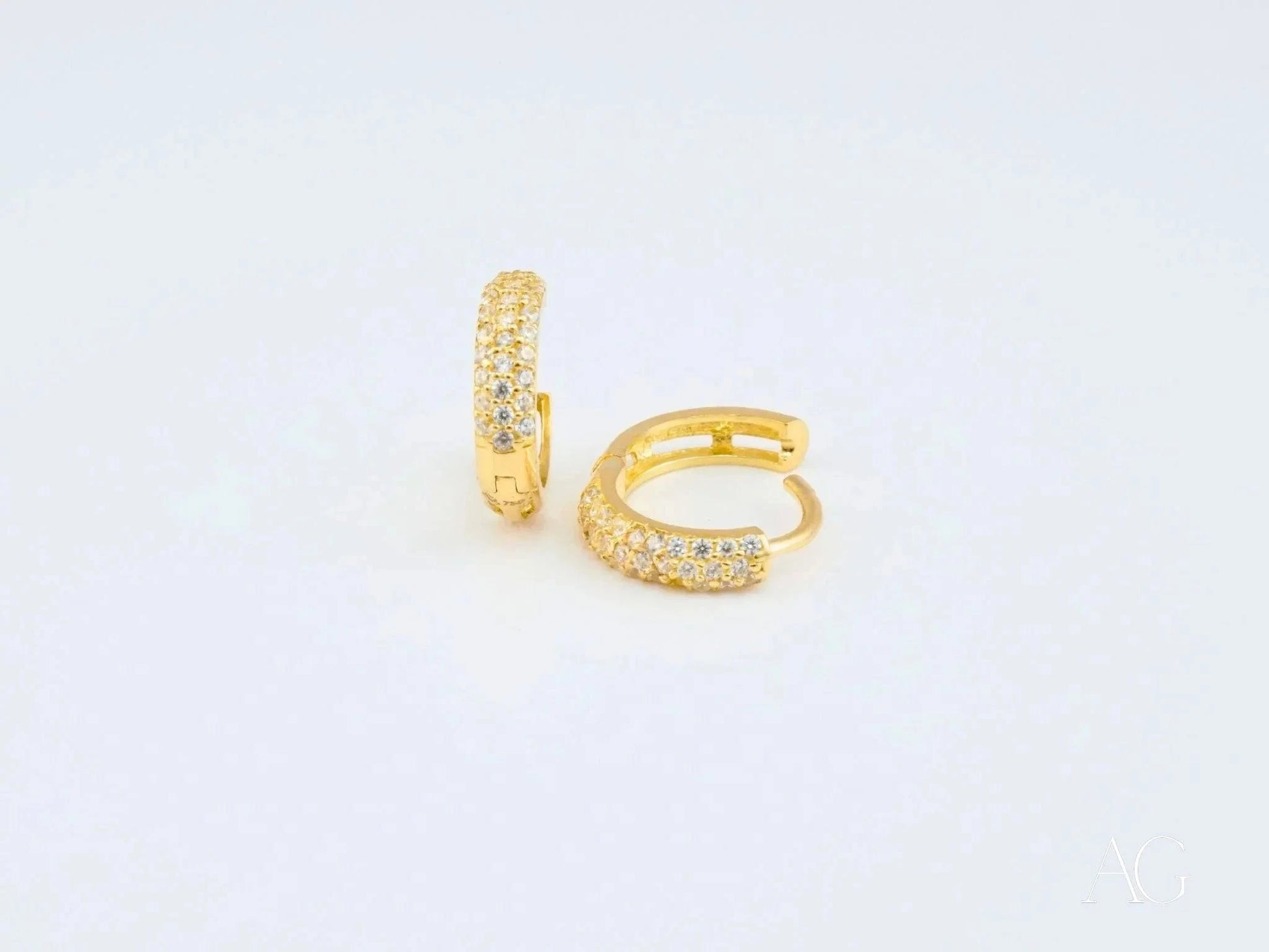 Gold hoop earrings with diamond accents in 18k yellow gold for everyday elegance