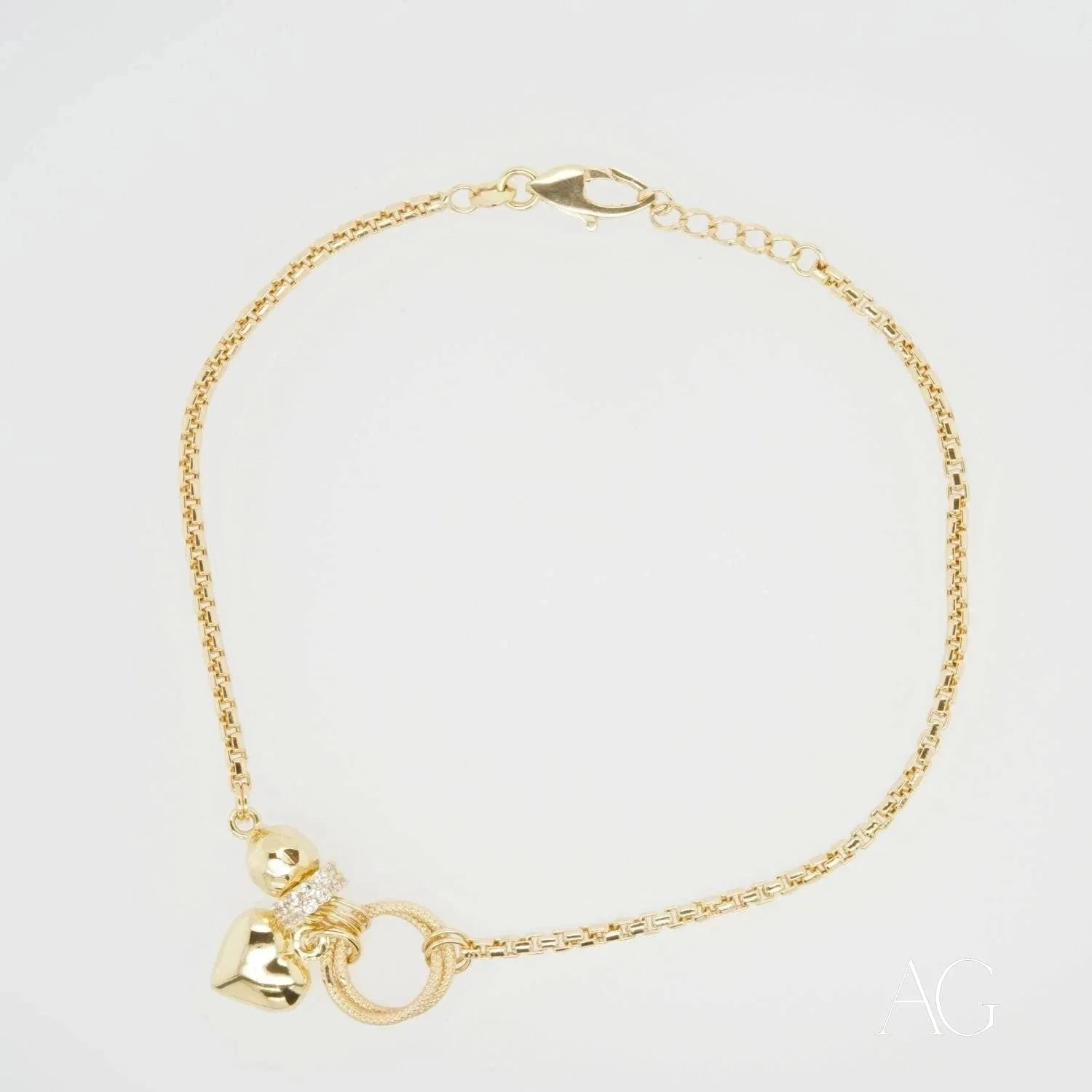 Gold-toned 18k gold bracelet with circular and heart-shaped charms and zirconia