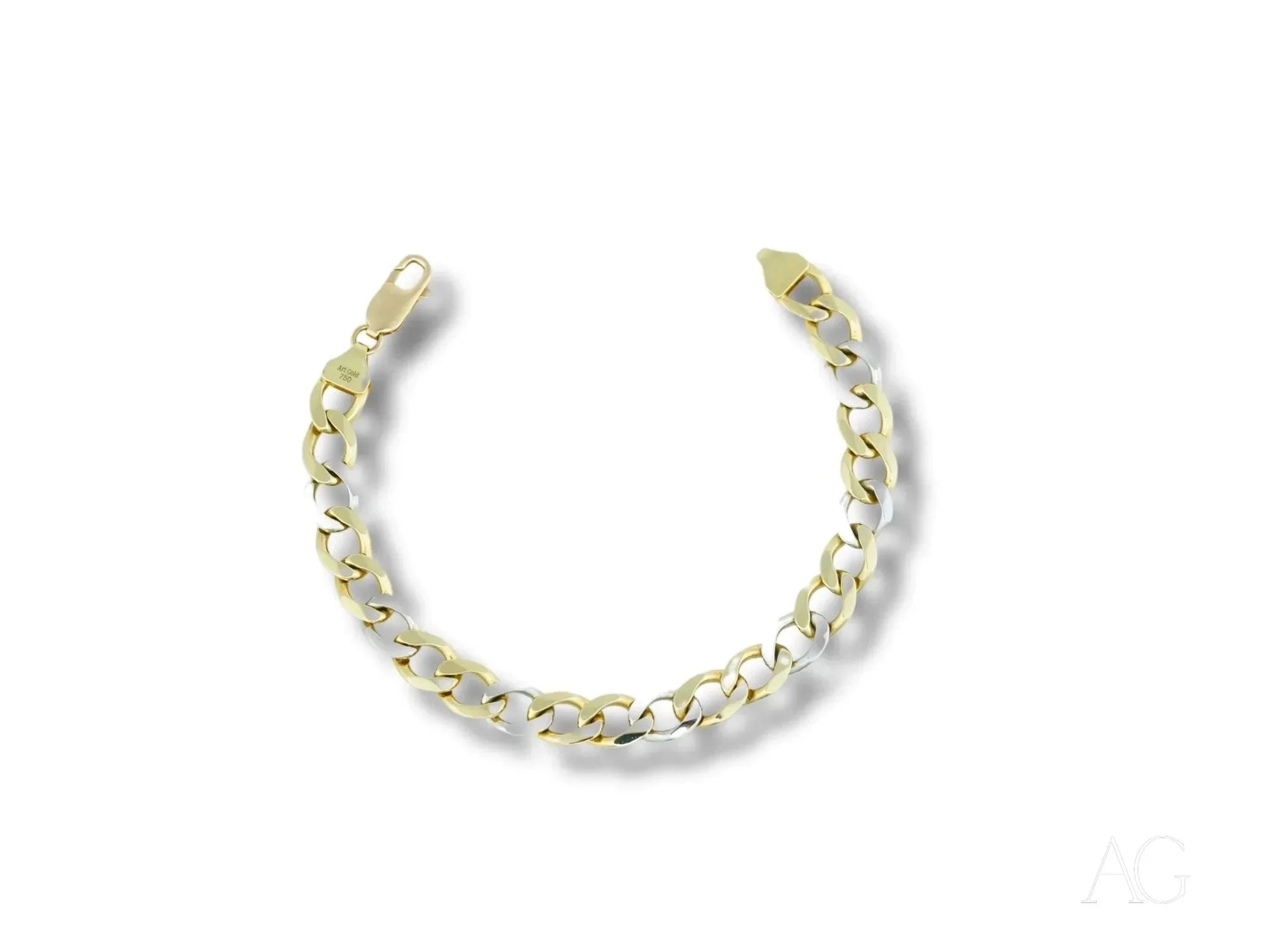 Gold chain bracelet with interlocking links from Discover art gold jewelry collection