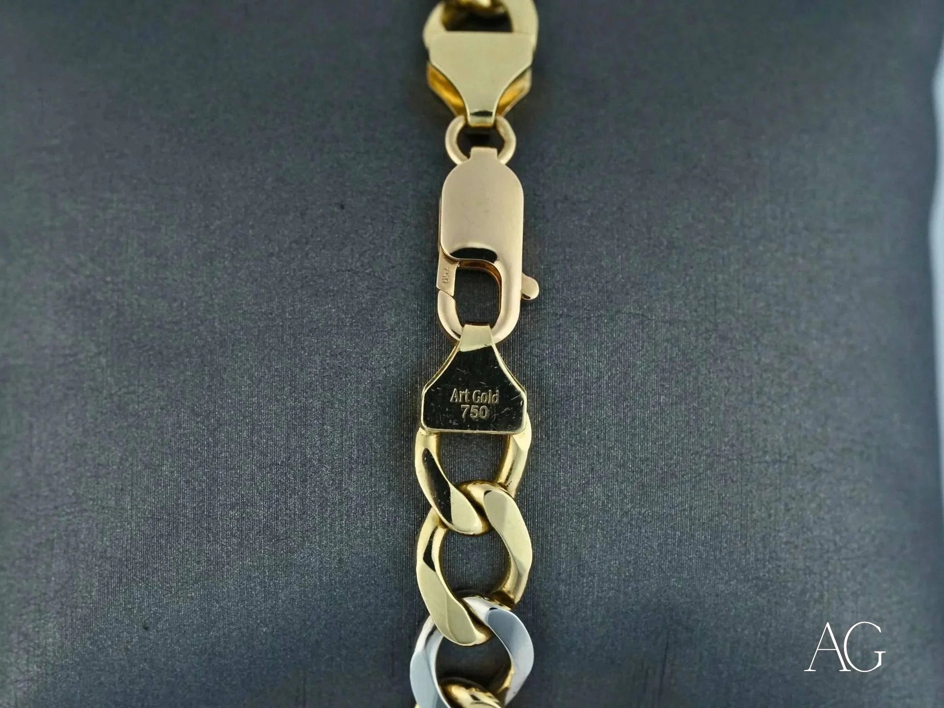 Gold and silver chain bracelet with clasp from Discover Art Gold Jewelry collection