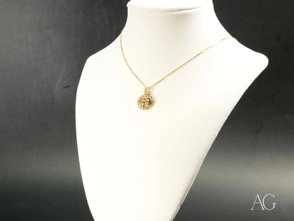 18k Gold Dual Harmony Pendant Necklace featuring Two Faces on a white jewelry bust
