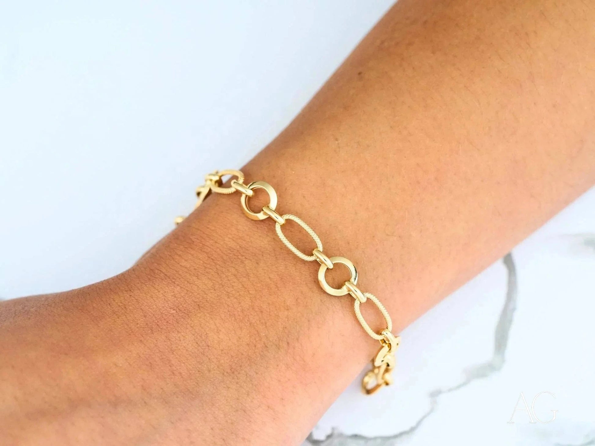 Gold chain bracelet on wrist, showcasing Elegant 18k Gold Bracelet - Art Gold Jewelry