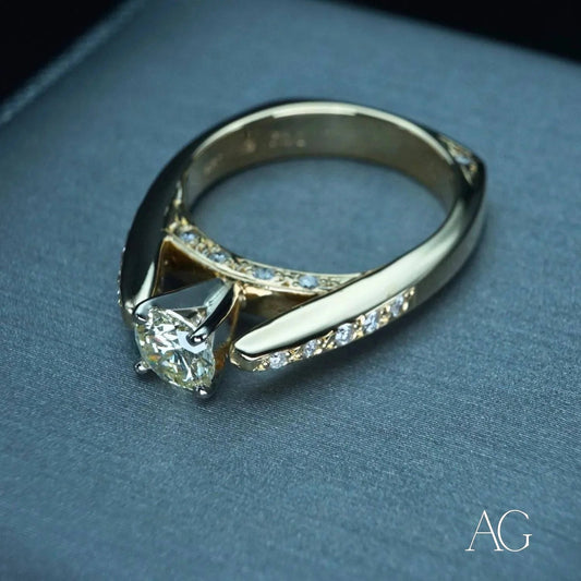 Elegant Eternal Love 18k Diamond Engagement Ring featuring a split shank design and solitaire