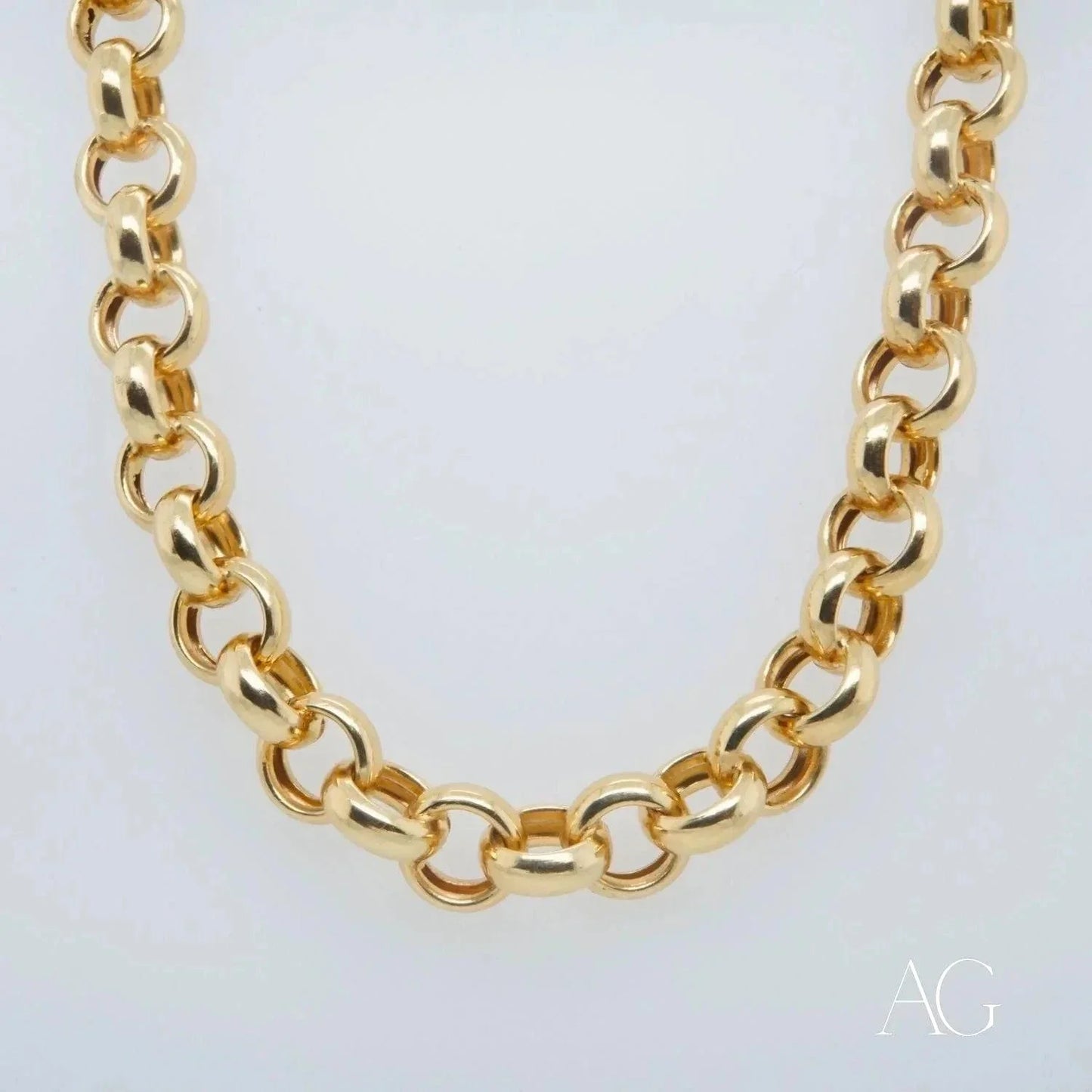 Gold chain necklace with interlocking circular links - Exquisite 18k Gold Jewelry