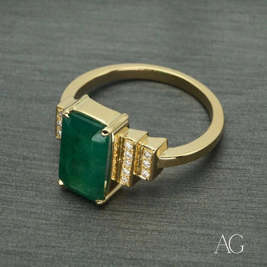 Exquisite 18k Gold Ring with rectangular emerald and diamonds, perfect for elegant styling