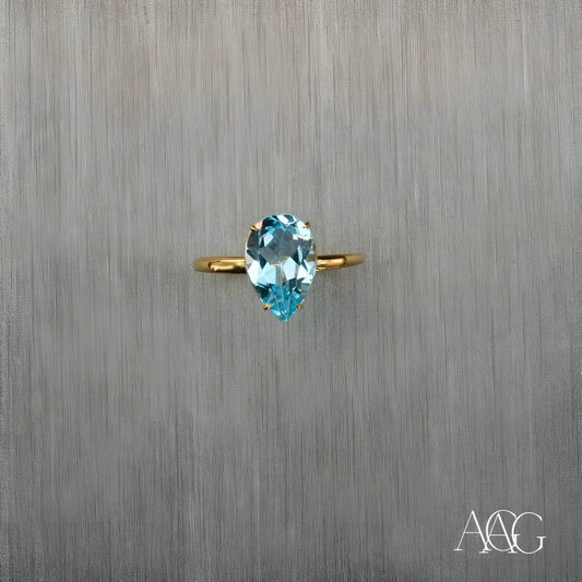 Exquisite Blue Topaz Gold Ring with pear-shaped blue topaz in carat gold setting
