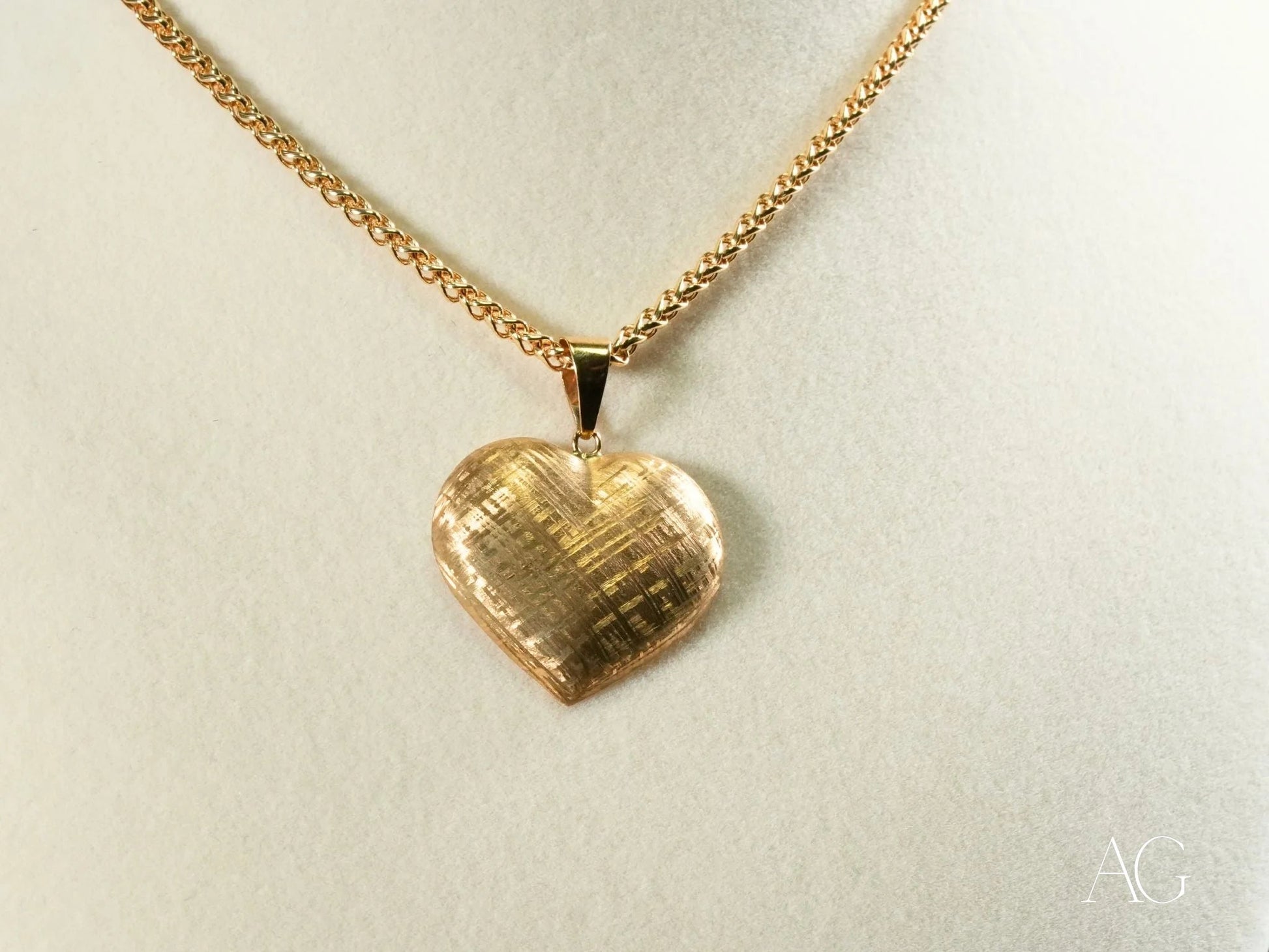 18k gold heart pendant on a delicate chain necklace, featuring a beautiful golden heart