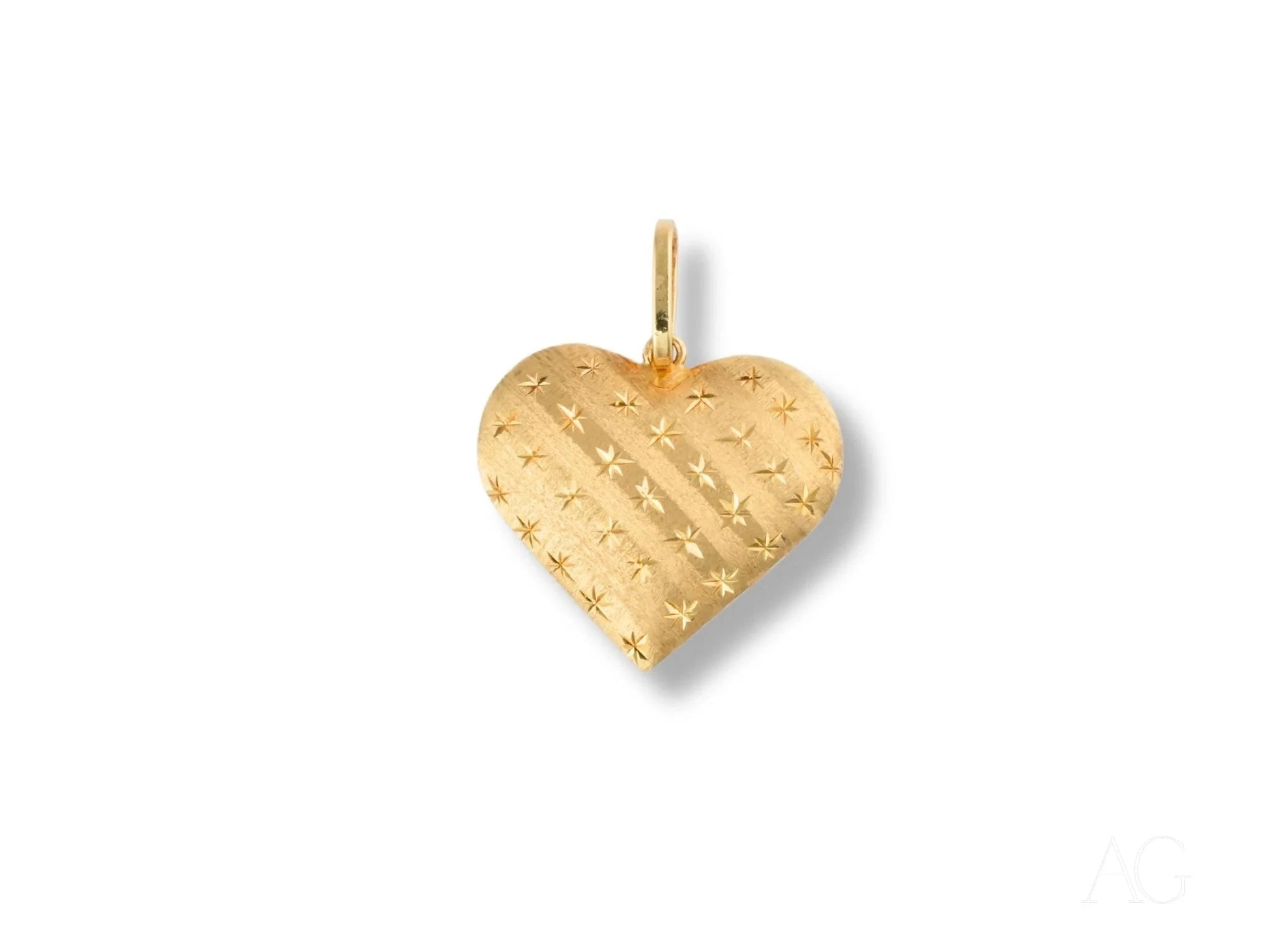 18k gold heart pendant featuring a textured diagonal stripe pattern
