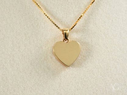 Elegant 18k Gold Heart Pendant on a delicate chain necklace for timeless beauty