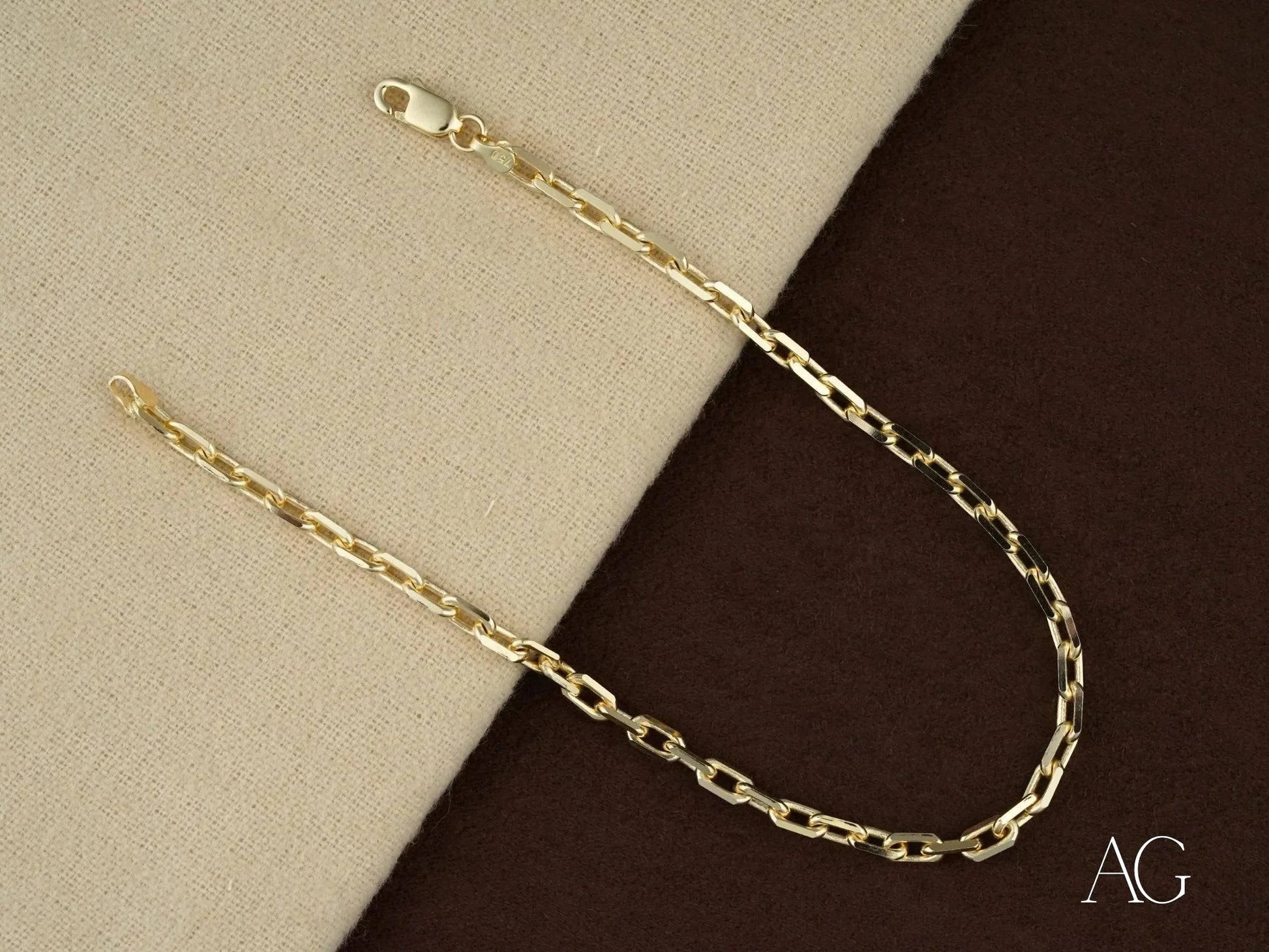 Gold chain necklace with elongated oval links in exquisite 18k solid gold design