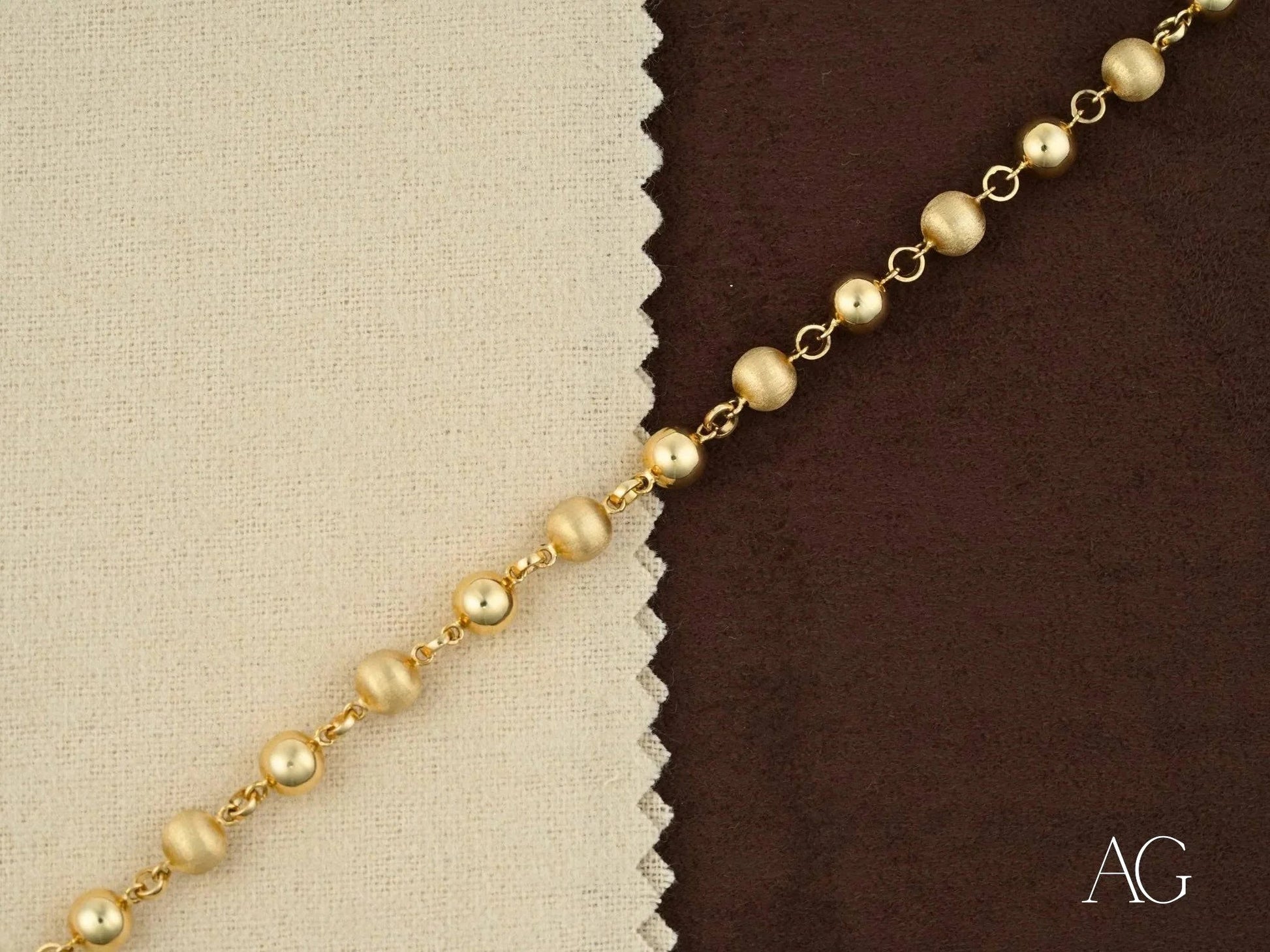 Gold-toned beaded bracelet with pearls and spring ring clasp, Radiant Elegance collection