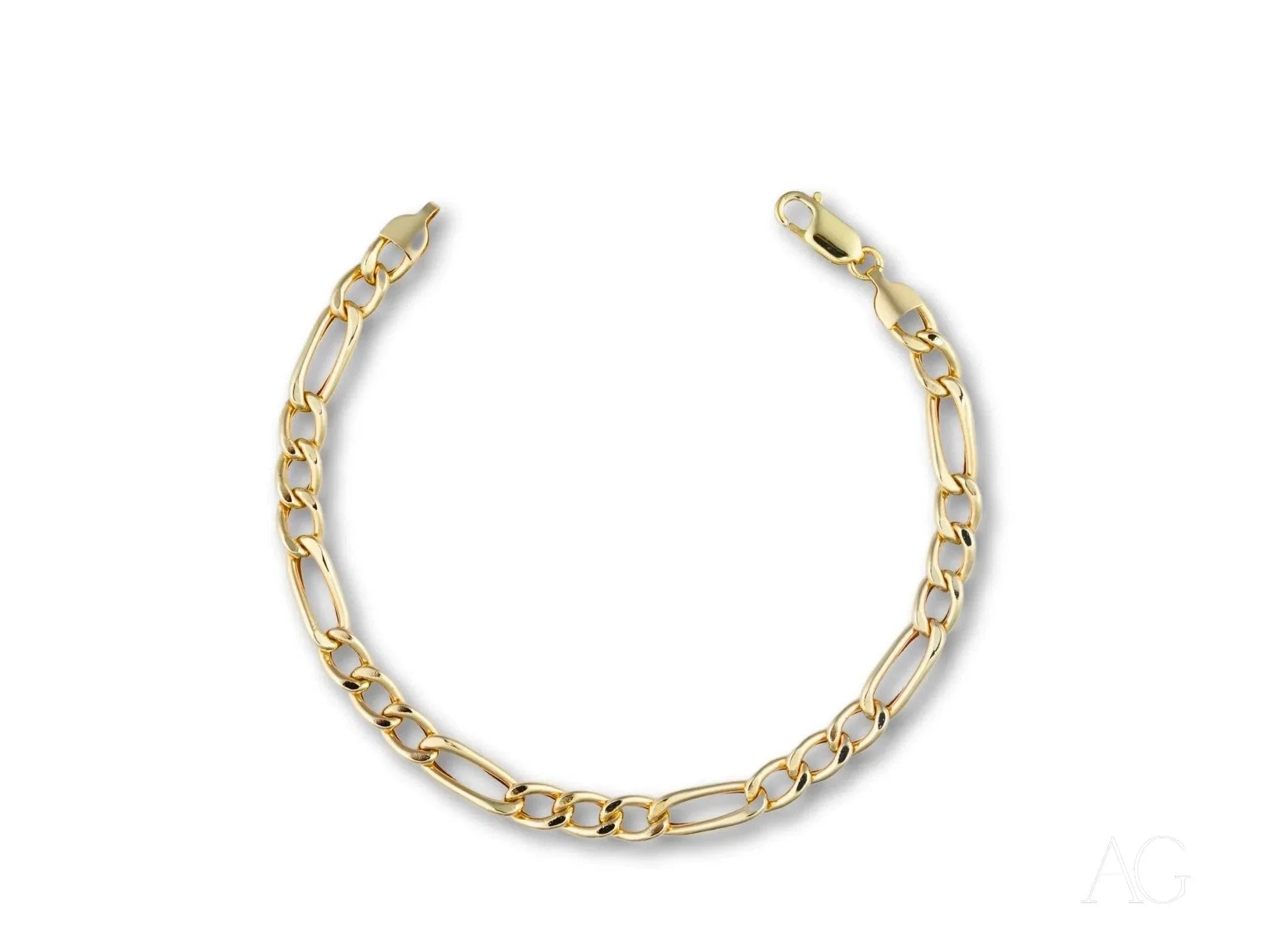 Gold chain bracelet featuring alternating links in 18k gold figaro design