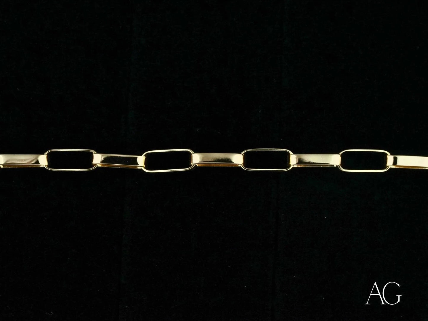Gold box link bracelet with black onyx in 18k solid gold for timeless elegance
