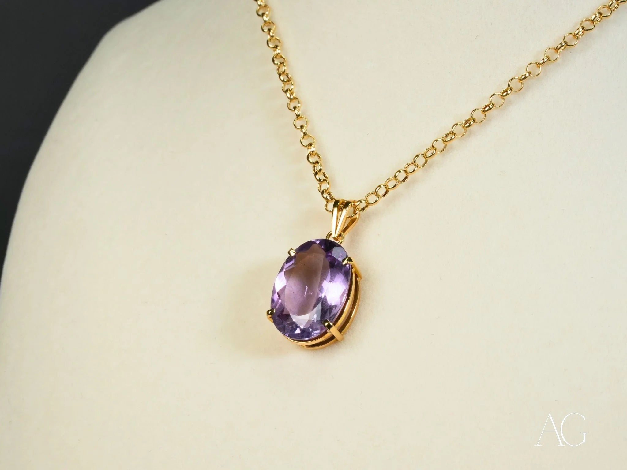 18k gold Amethyst Glow Pendant featuring an oval purple amethyst gemstone