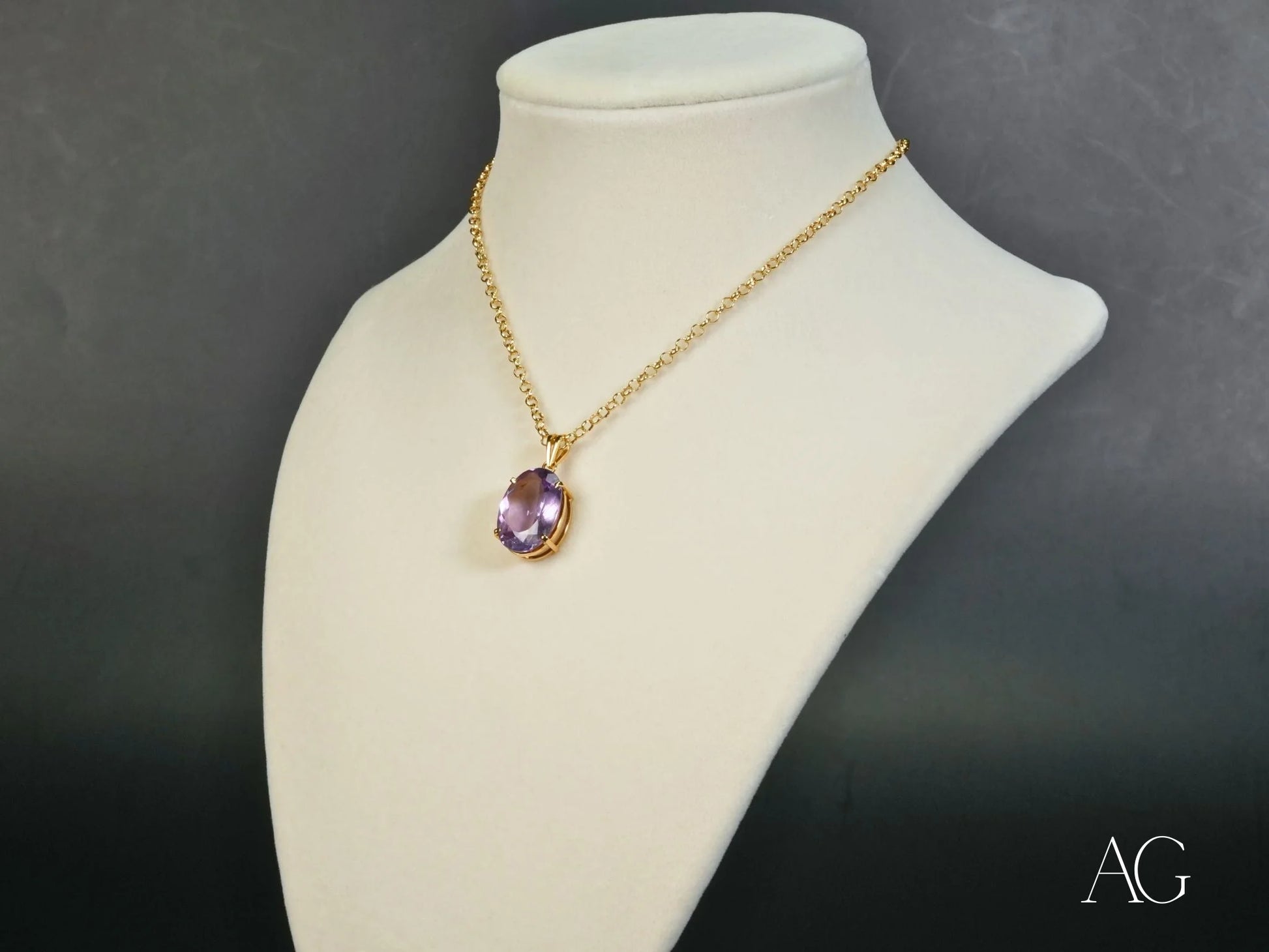 18k Gold chain necklace featuring an Amethyst Glow Pendant with a pink oval gemstone