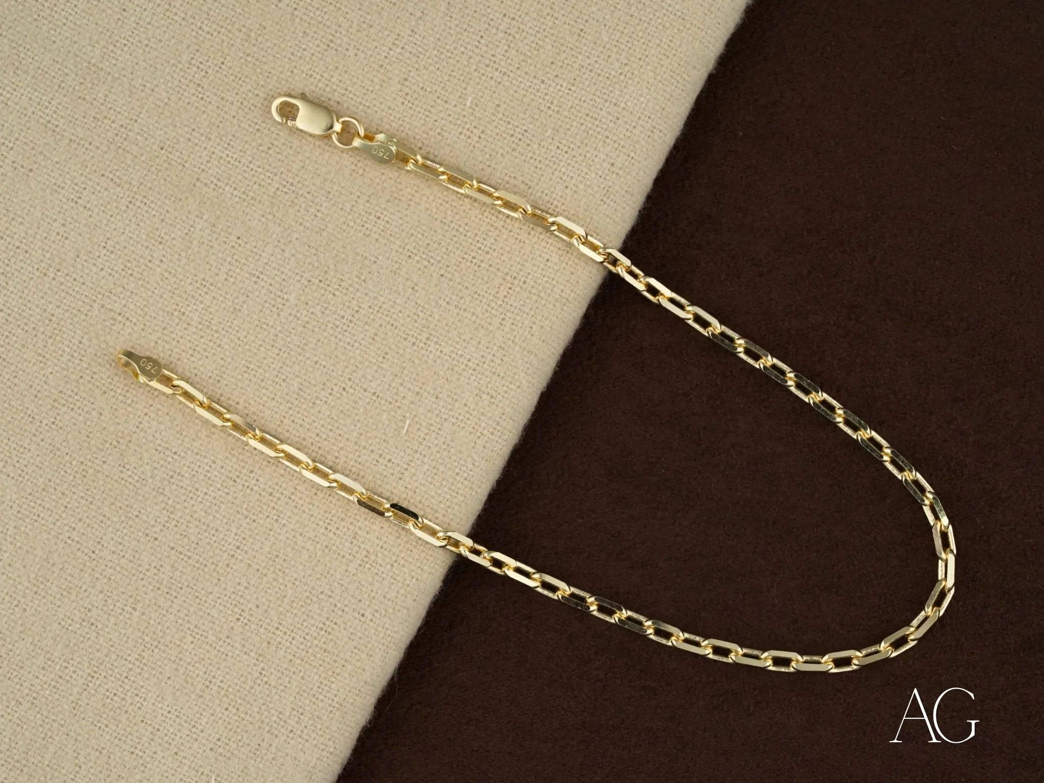 18k solid gold bracelet with diamond-cut link design