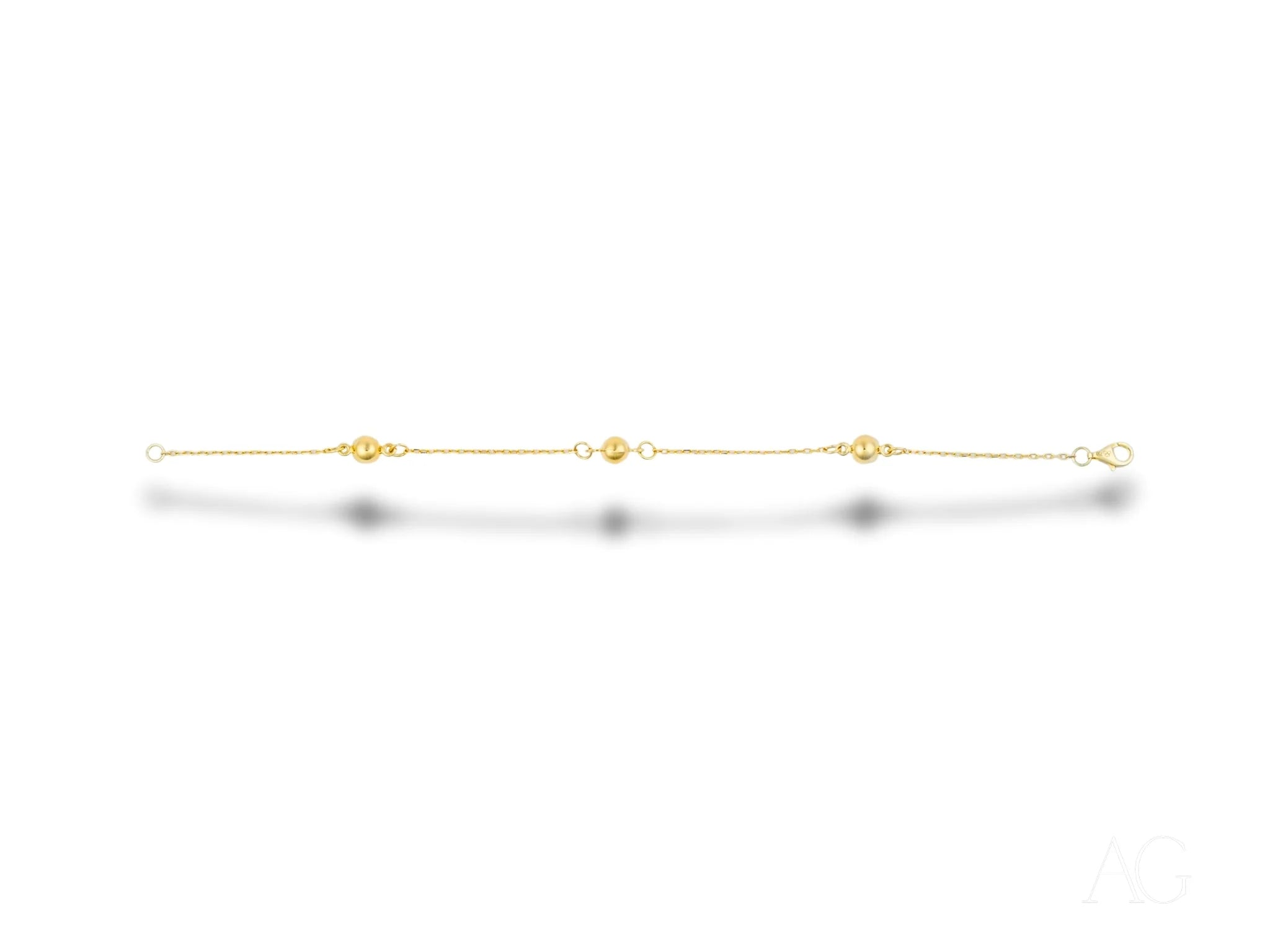 Elegance and simplicity in 18k gold with polished gold spheres bracelet