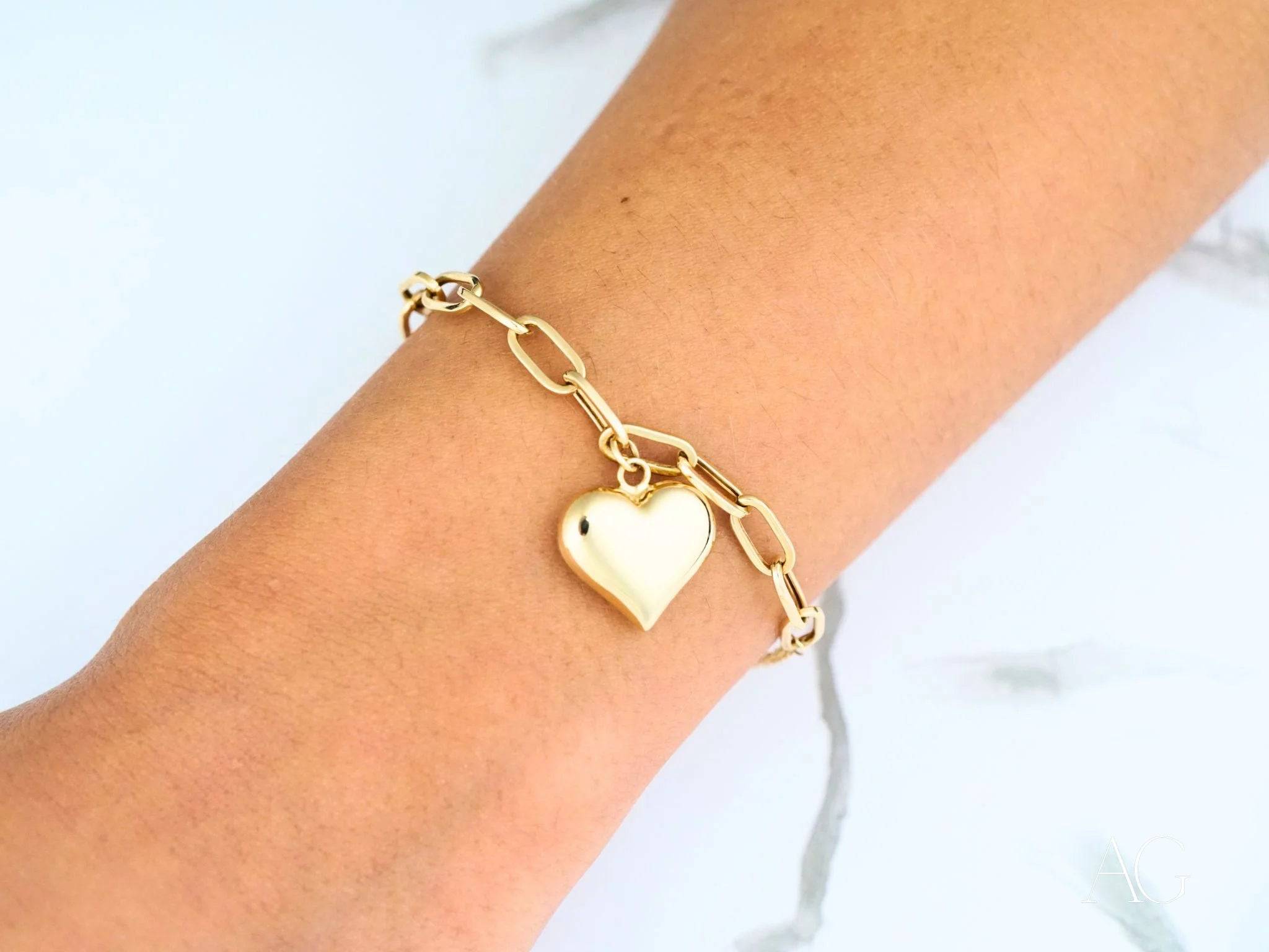 Golden heart elegance: 18k gold bracelet with heart motif