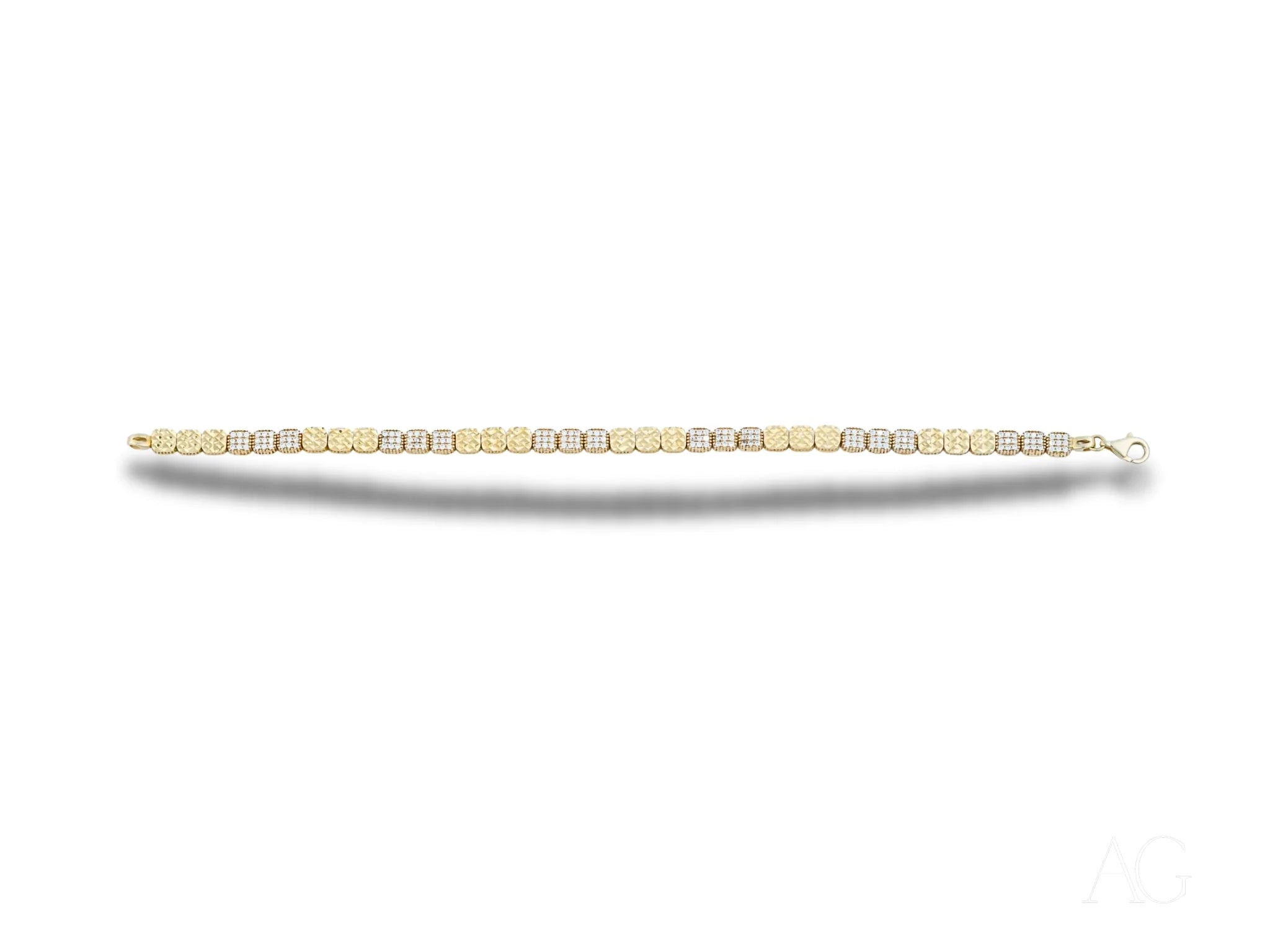 Luxurious 18k gold bracelet with cubic zirconia and lobster clasp