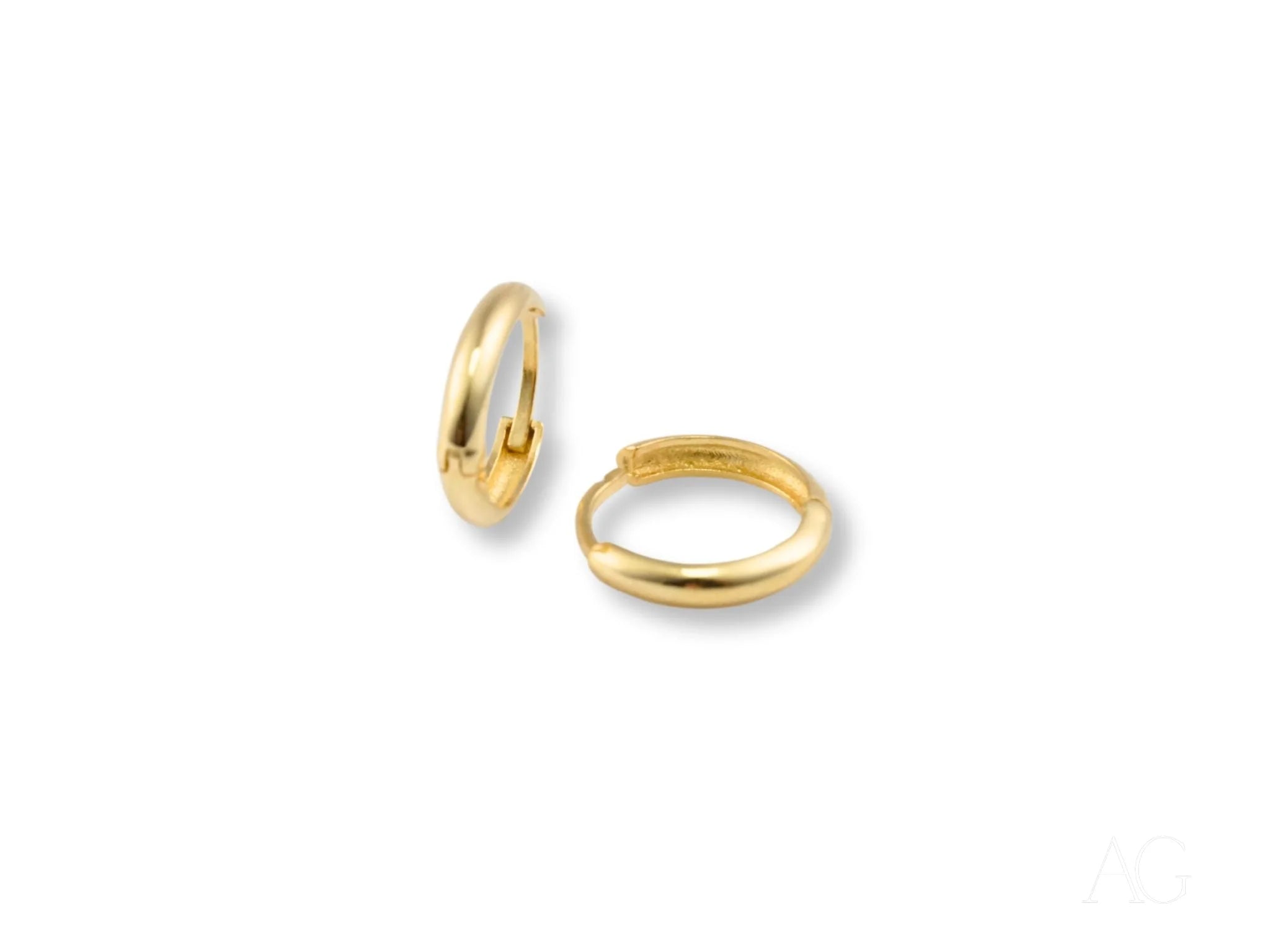 Embrace elegance with 18k yellow gold mini hoops earrings