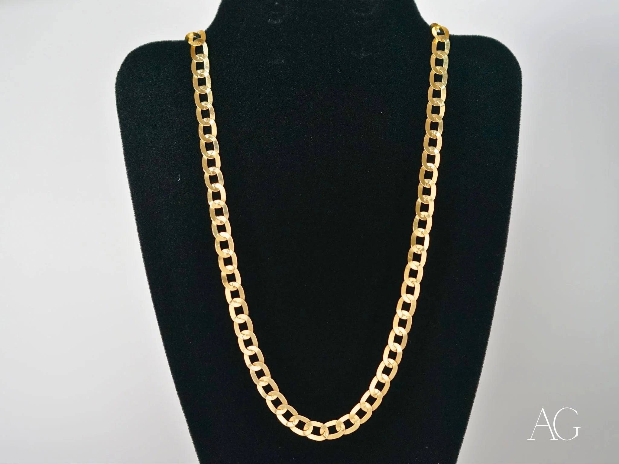 Timeless love: 18k gold flat oval link necklace