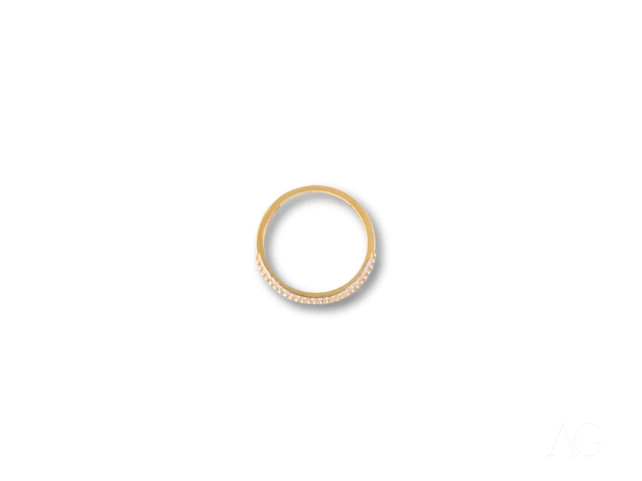 Captivating elegance: 18k yellow gold cz half-round ring