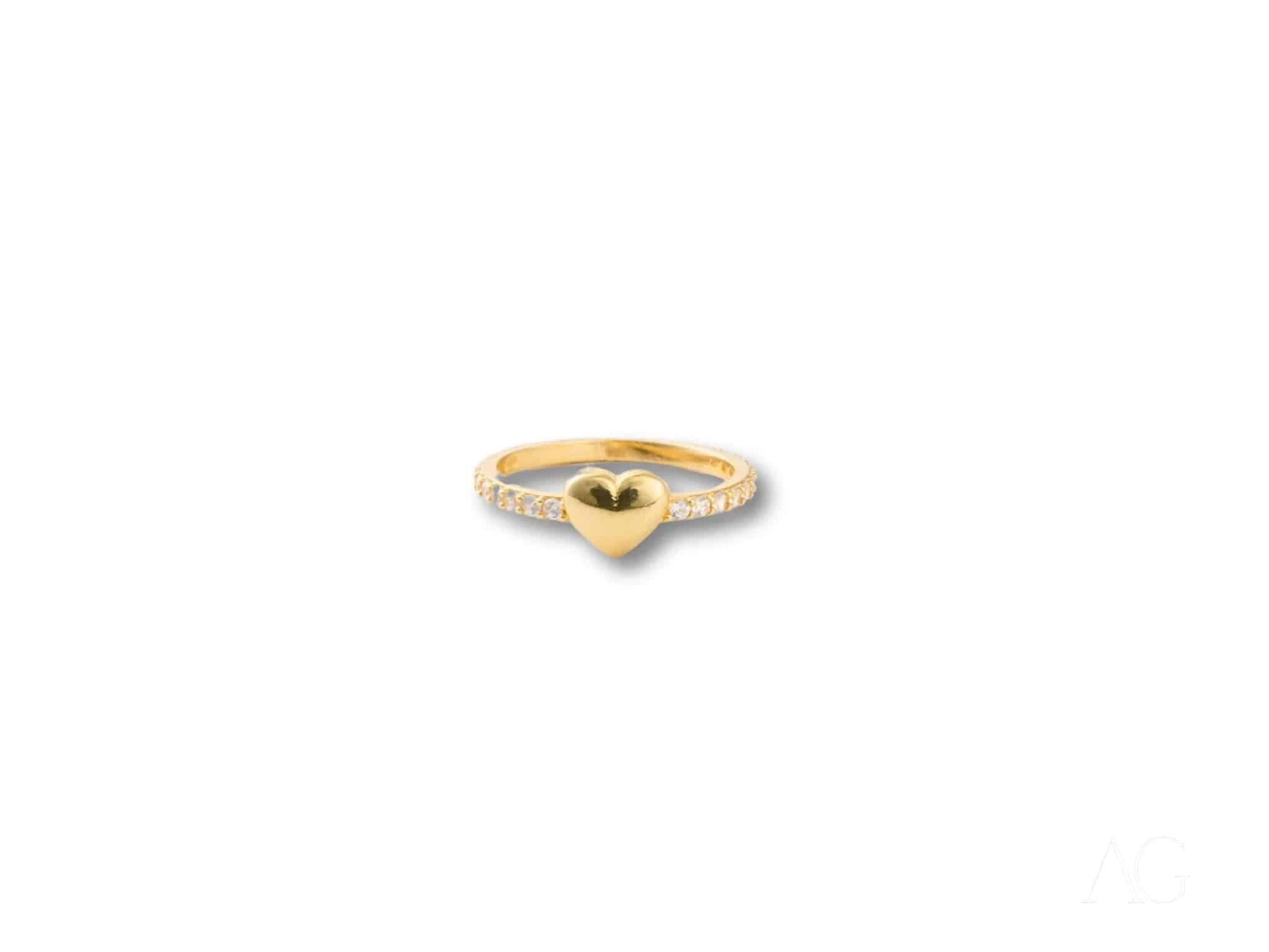 Elegance of love: 18k yellow gold cz heart ring